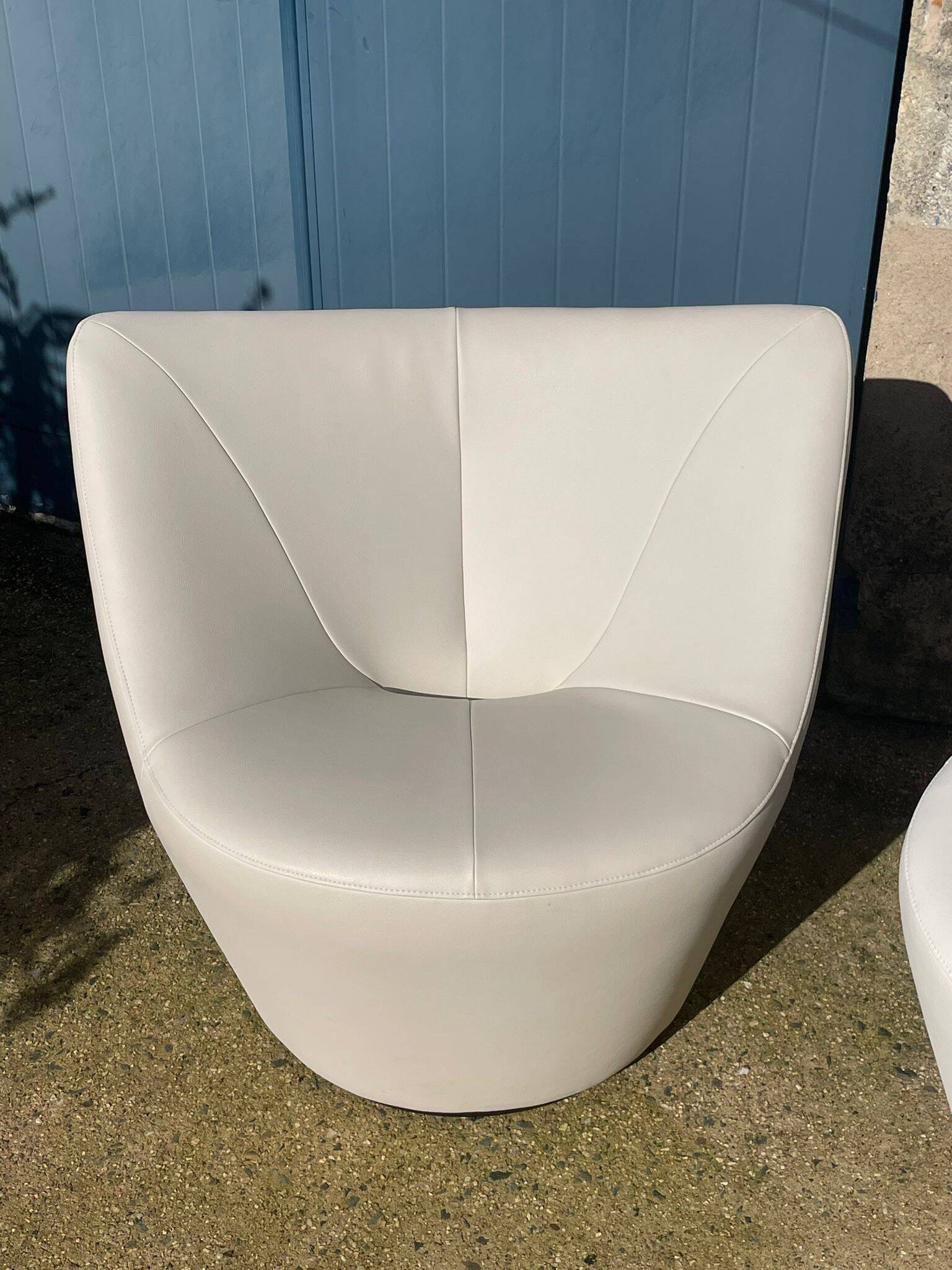 Anda pierre paulin armchairs by ligne roset