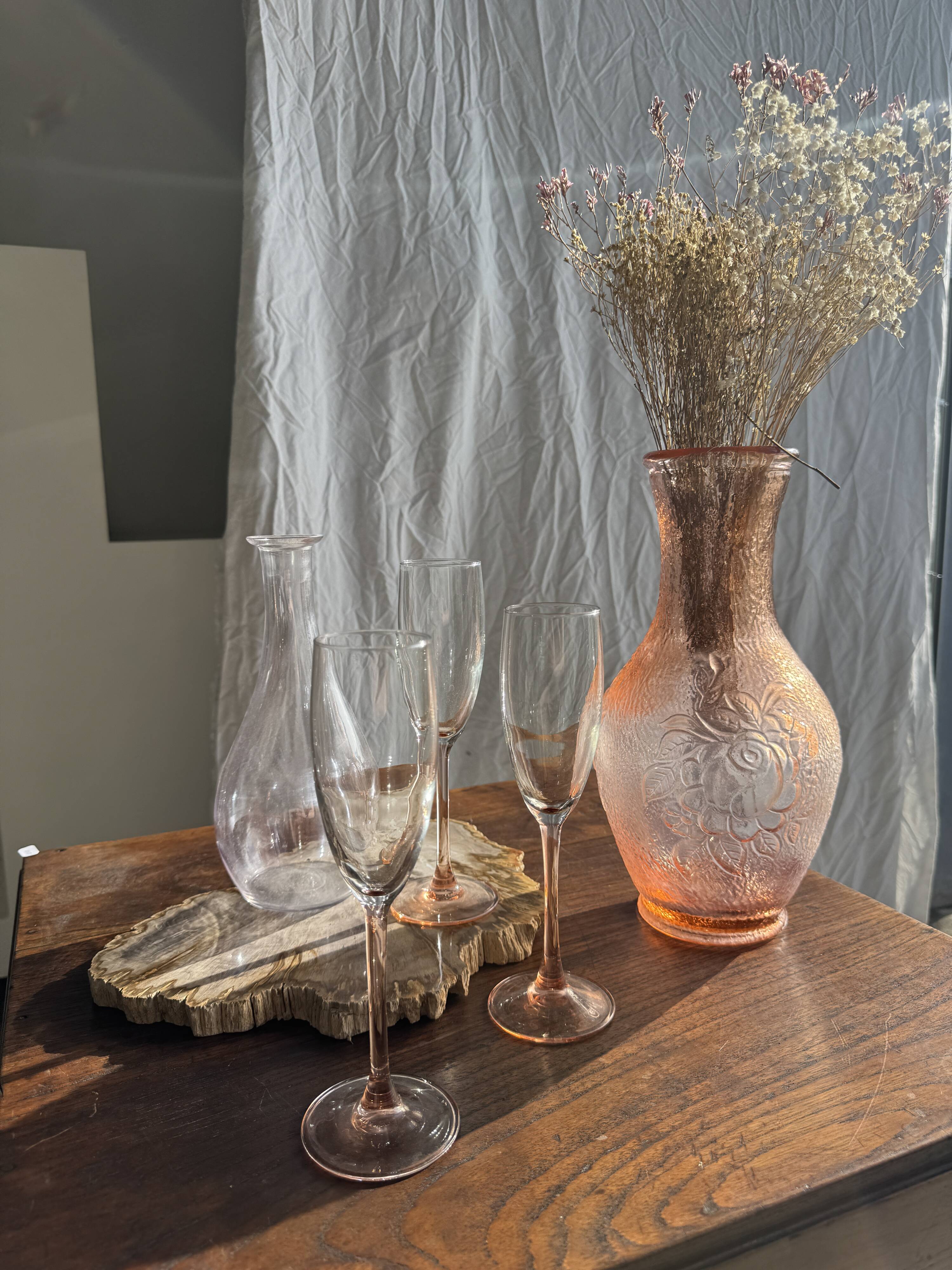 Grand vase rose en verre moulé italien vintage H31