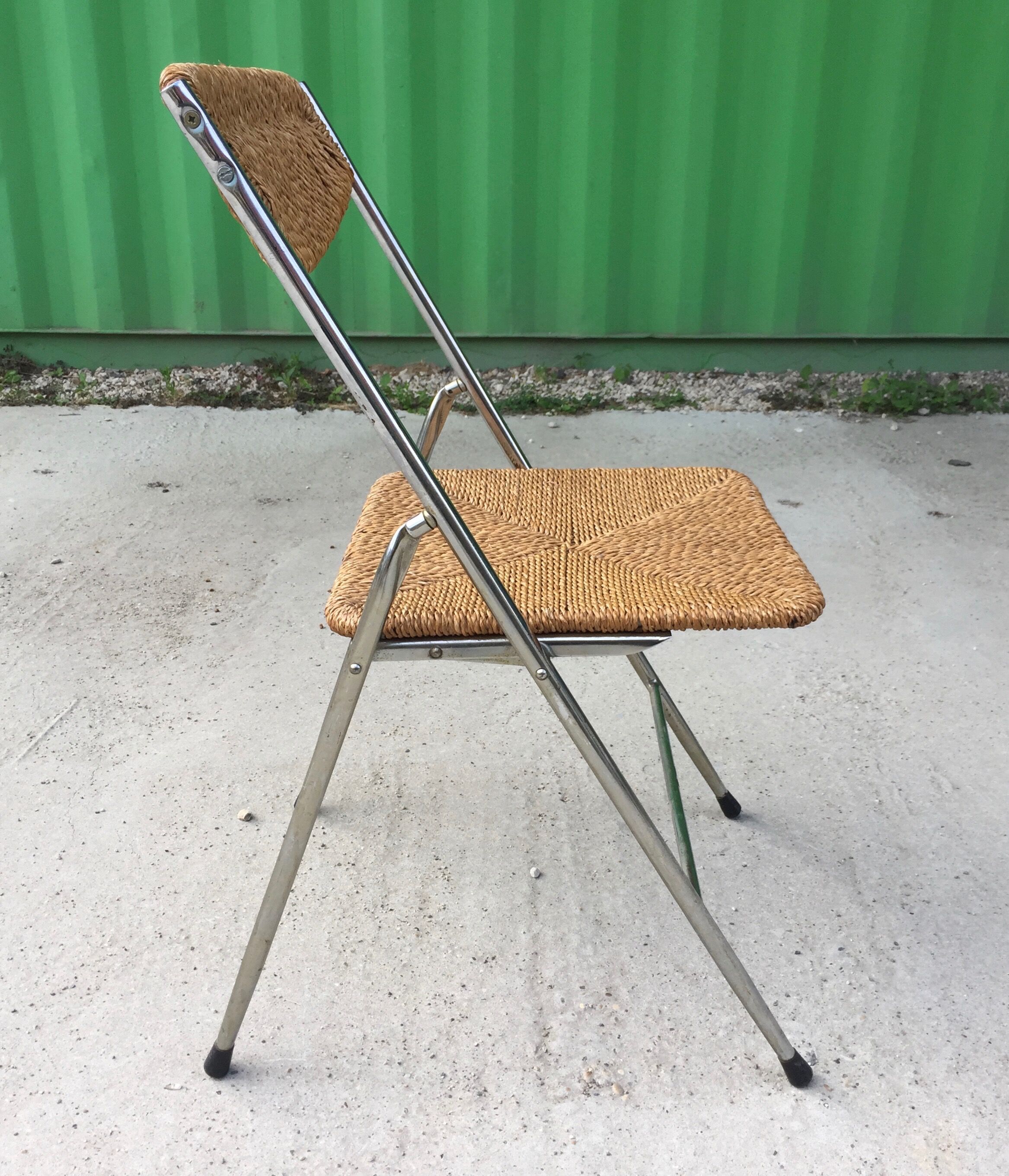 Metal folding chair and rope
