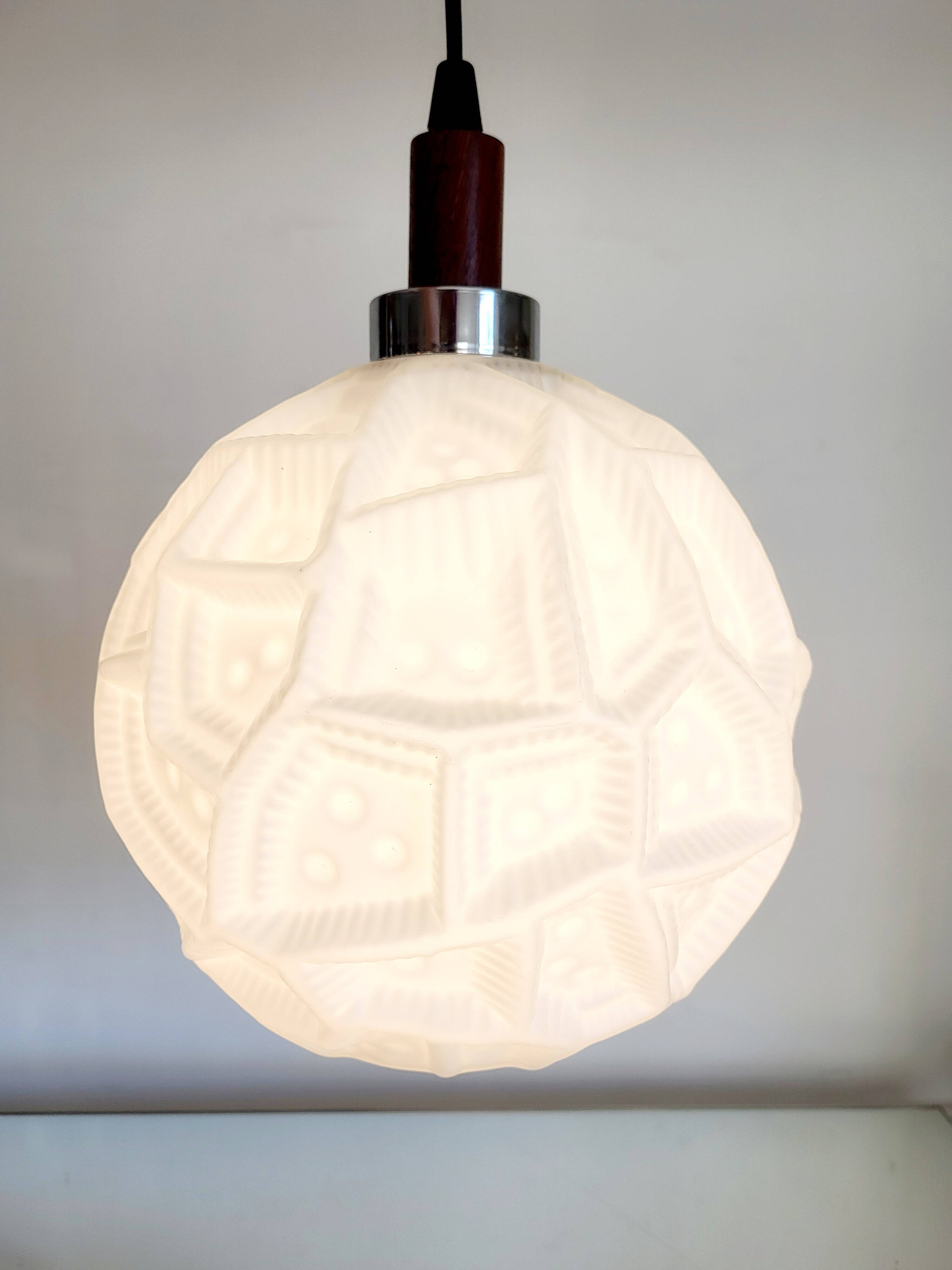 Lampe à suspension vintage, vermoedelijk Peill & Putzler, verre opalin avec relief