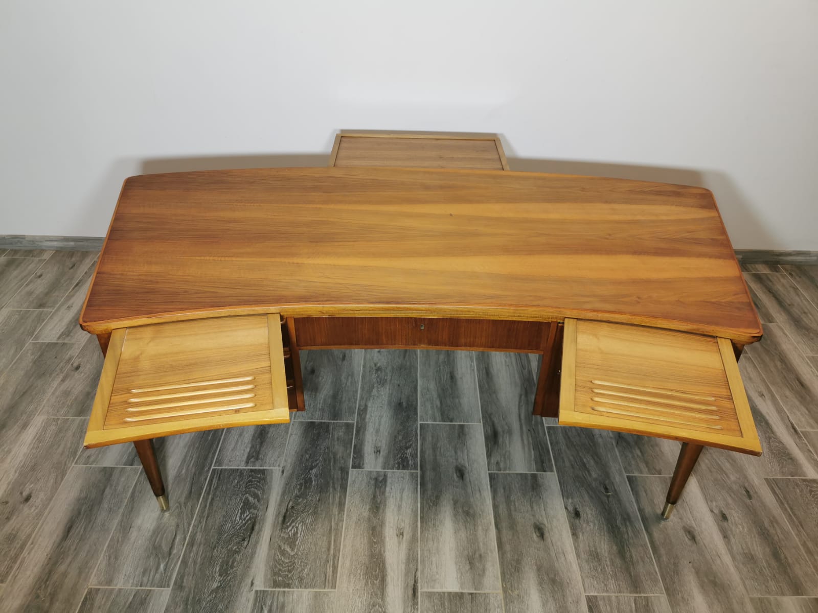 Bureau du milieu du siècle