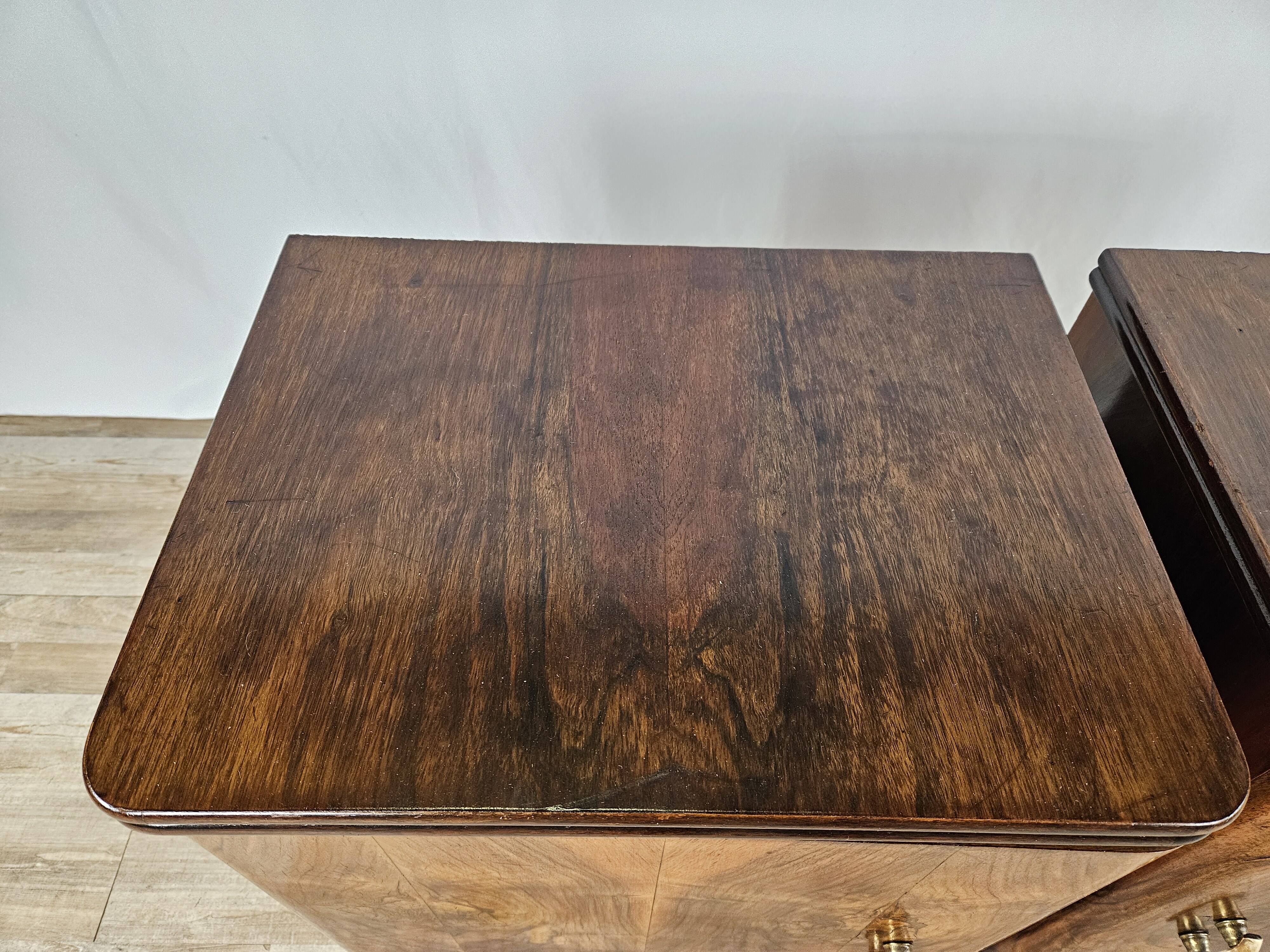 1940 Art Decò nightstands in walnut with door and shelf