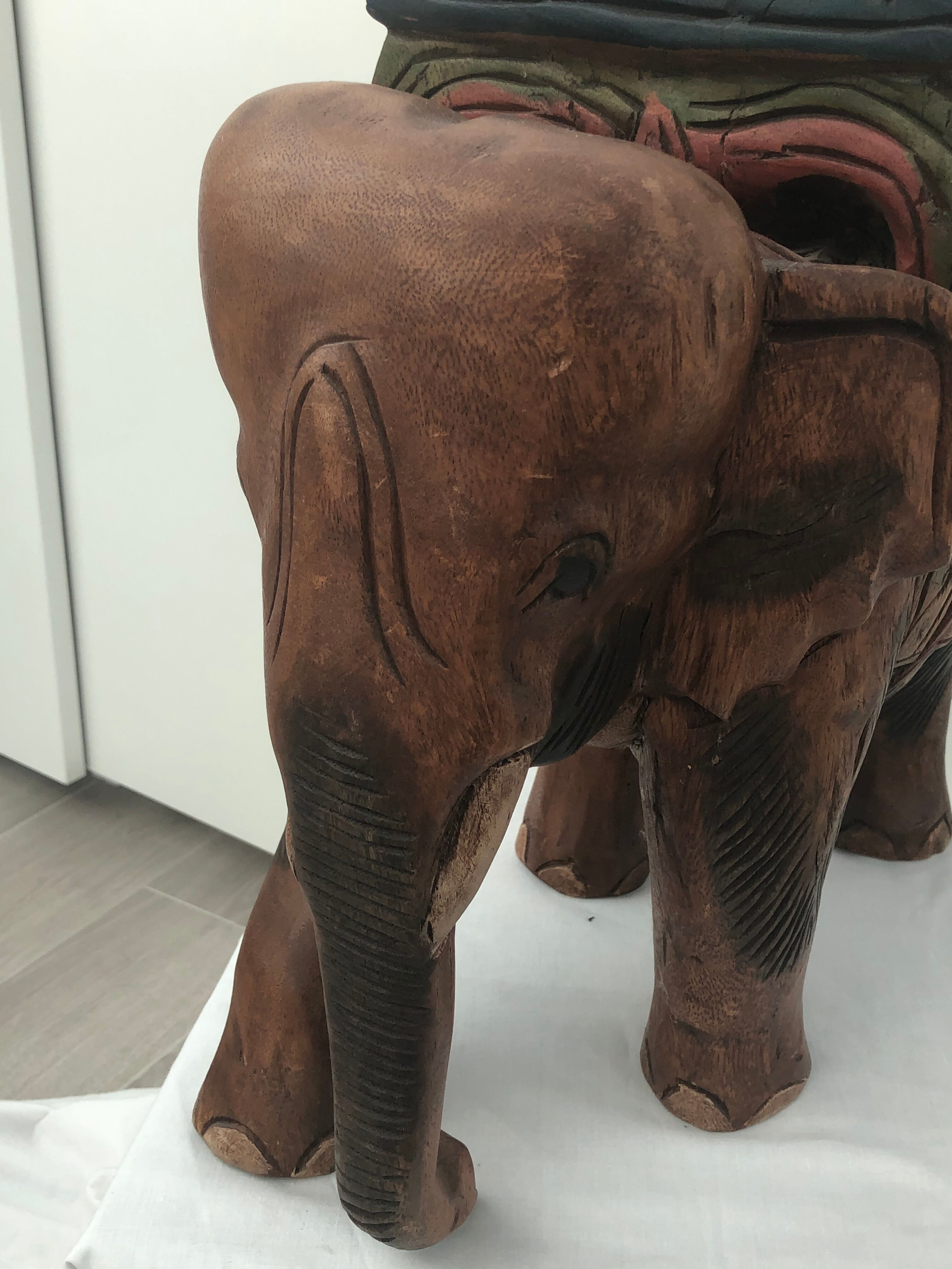 Tabouret éléphant en bois sculpté polychromie