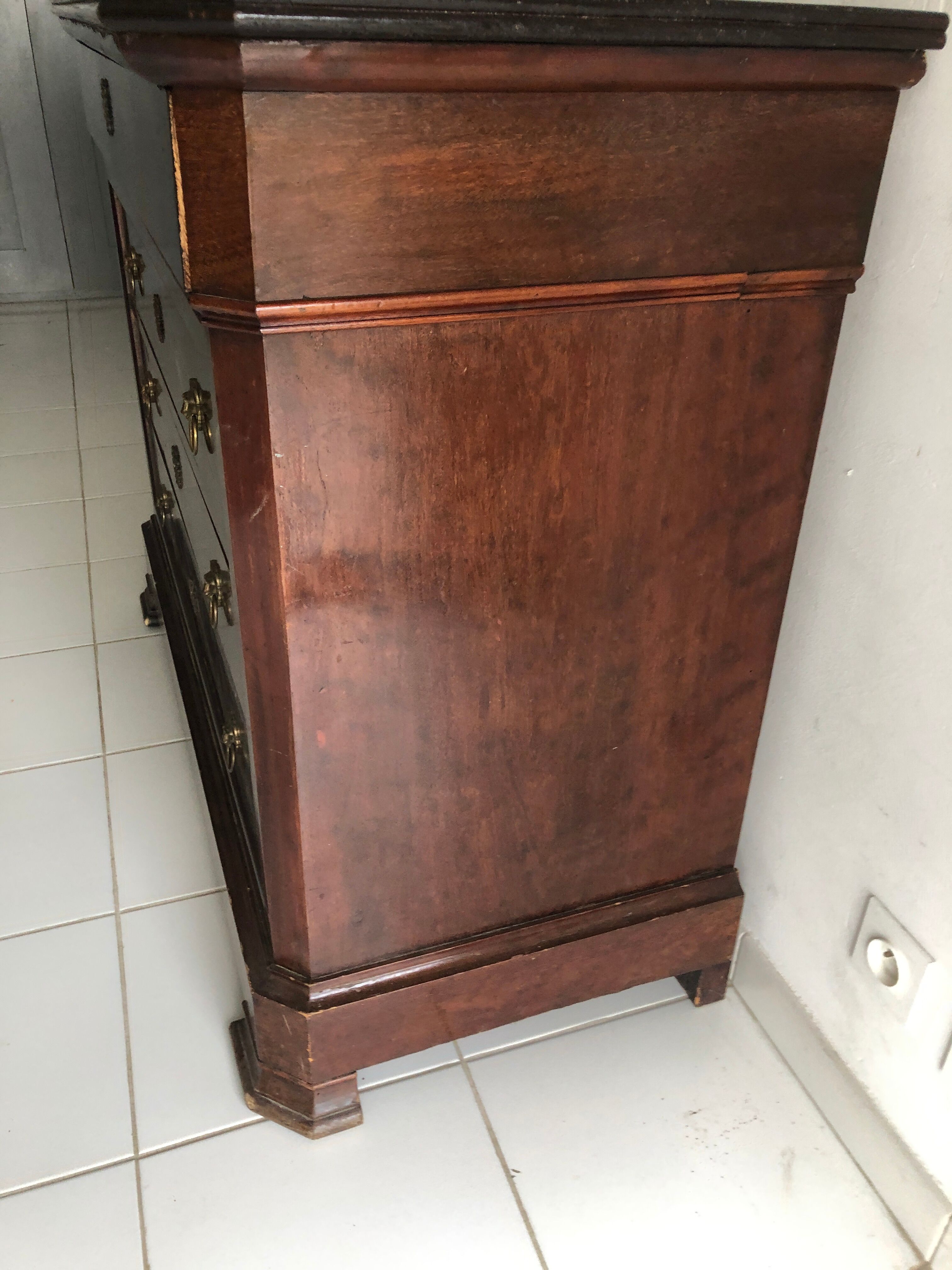 Louis Philippe mahogany chest of drawers