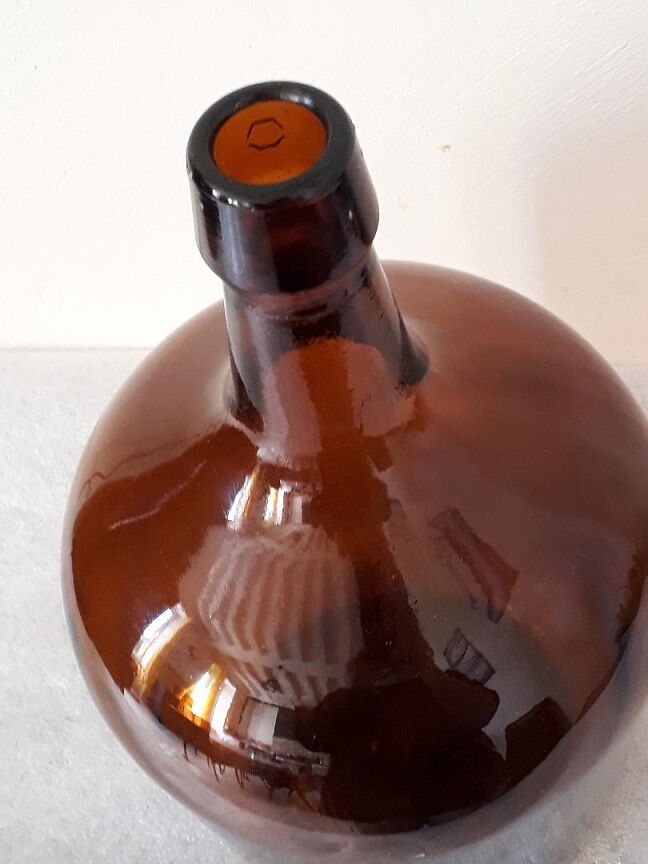Demijohn amber