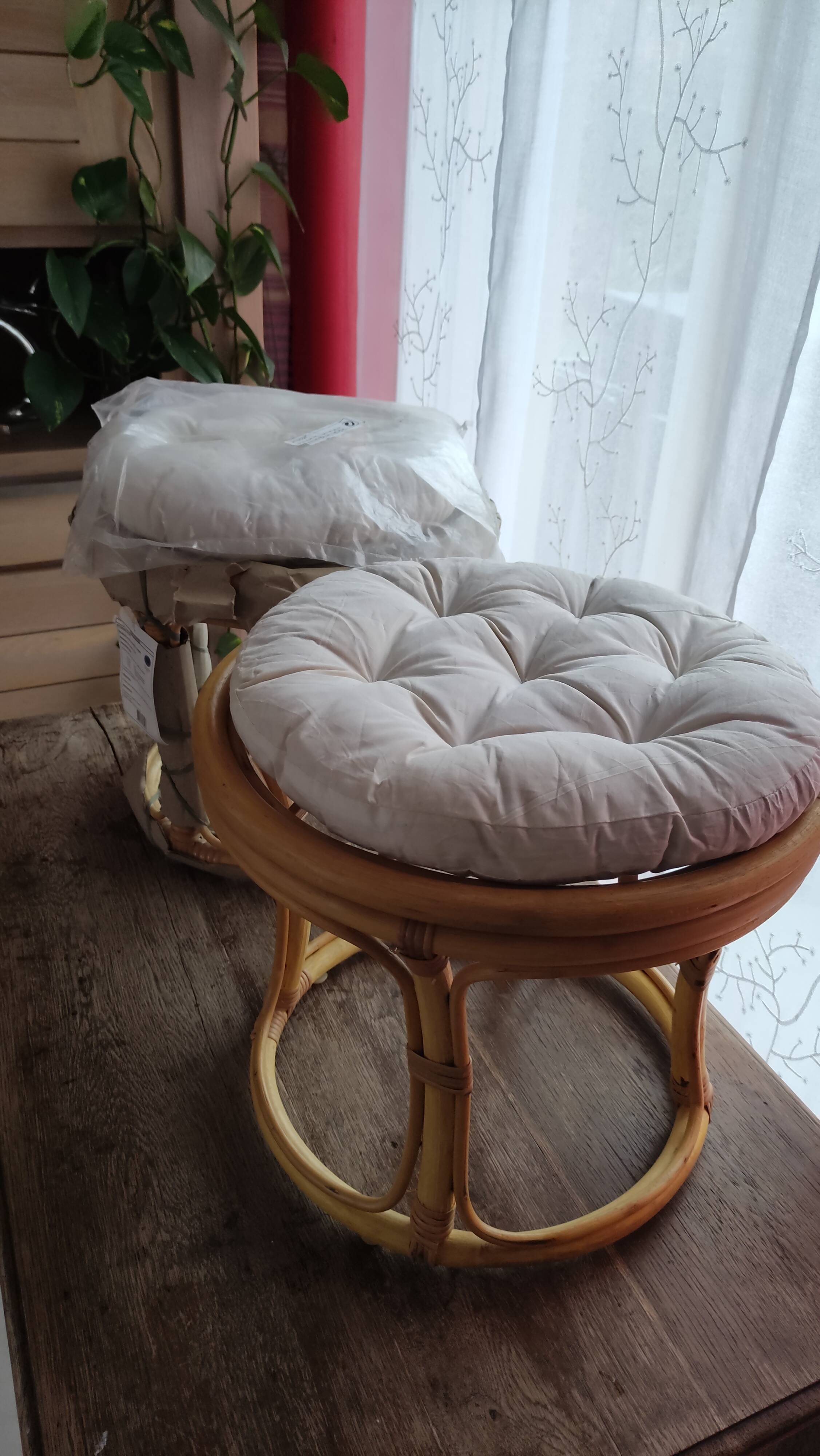 Paire de poufs en rotin et bambou