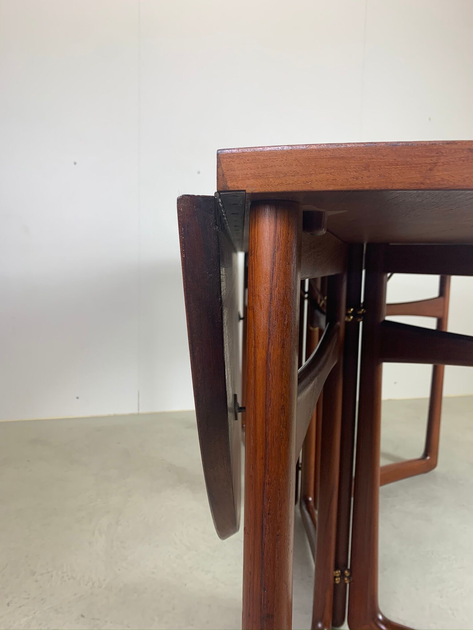 Drop leaf dining table model 20/59 by Peter Hvidt & Orla Mølgaard Nielsen, Denmark, 1950s
