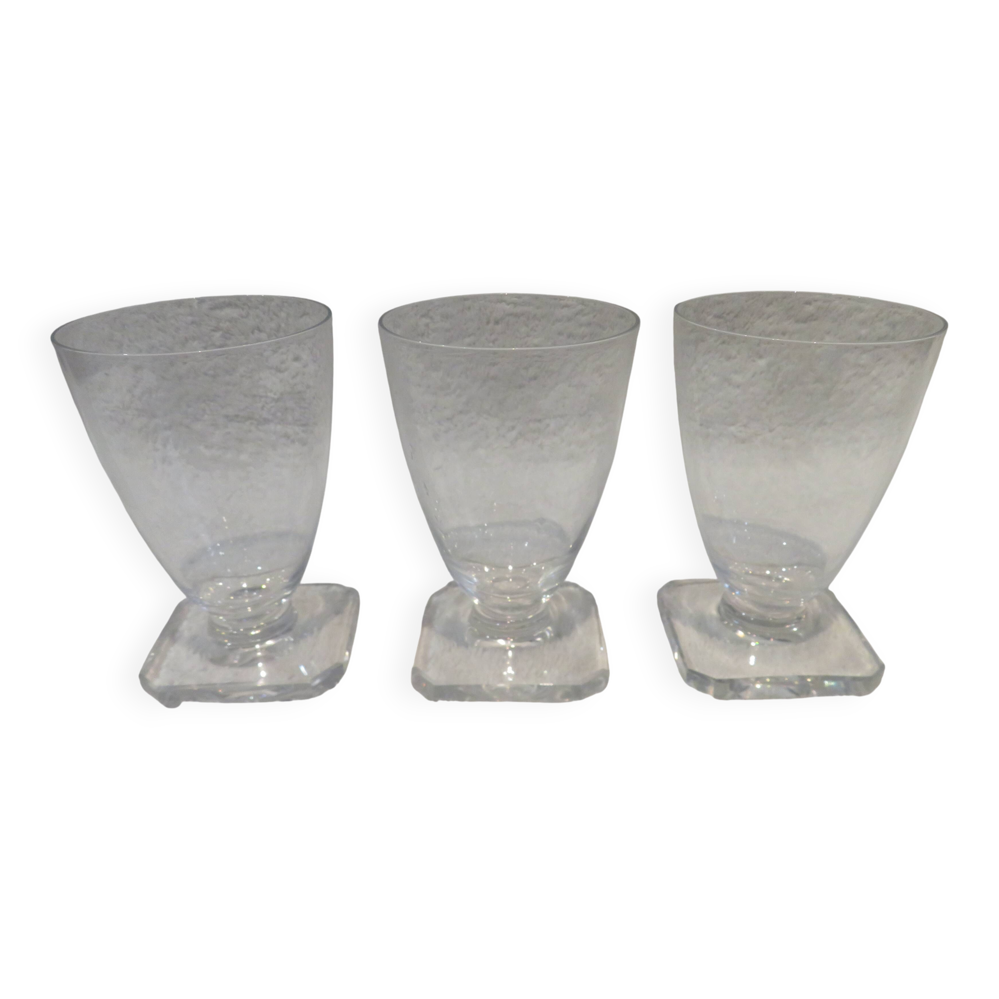 3 white wine glasses 11cl Daum crystal with square art deco base h 9.3cm
