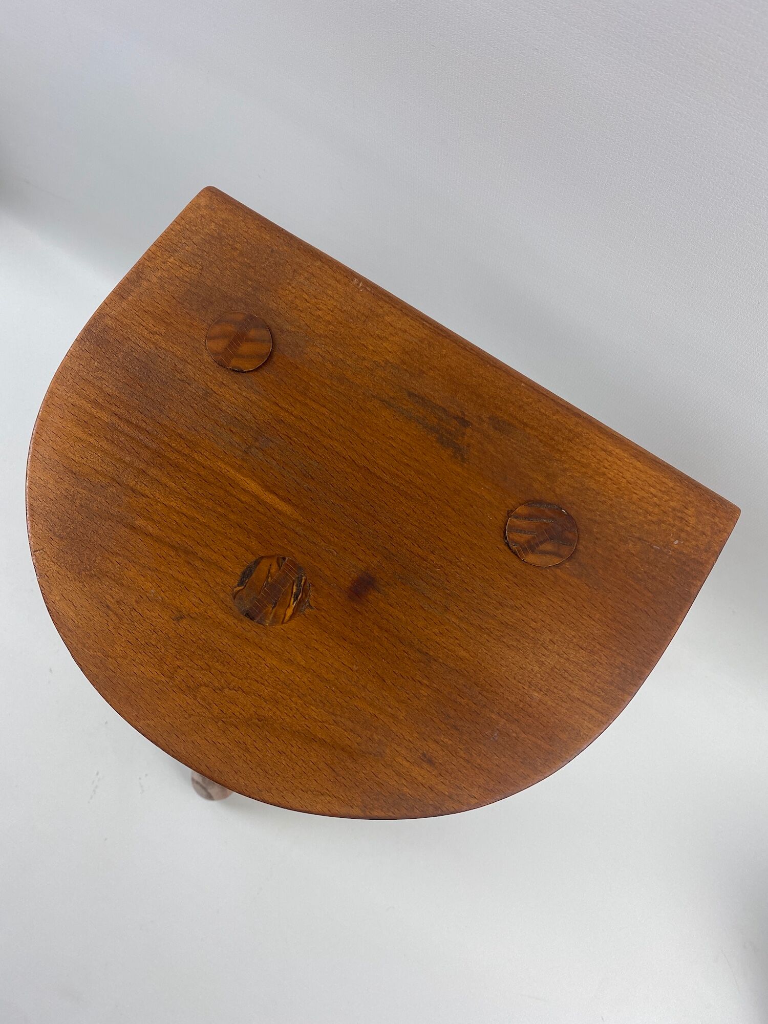 30cm tripod half-moon stool
