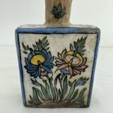 Flacon persan, vase ancien à décor polychrome de fleurs, style Kagjar, céramique ancienne