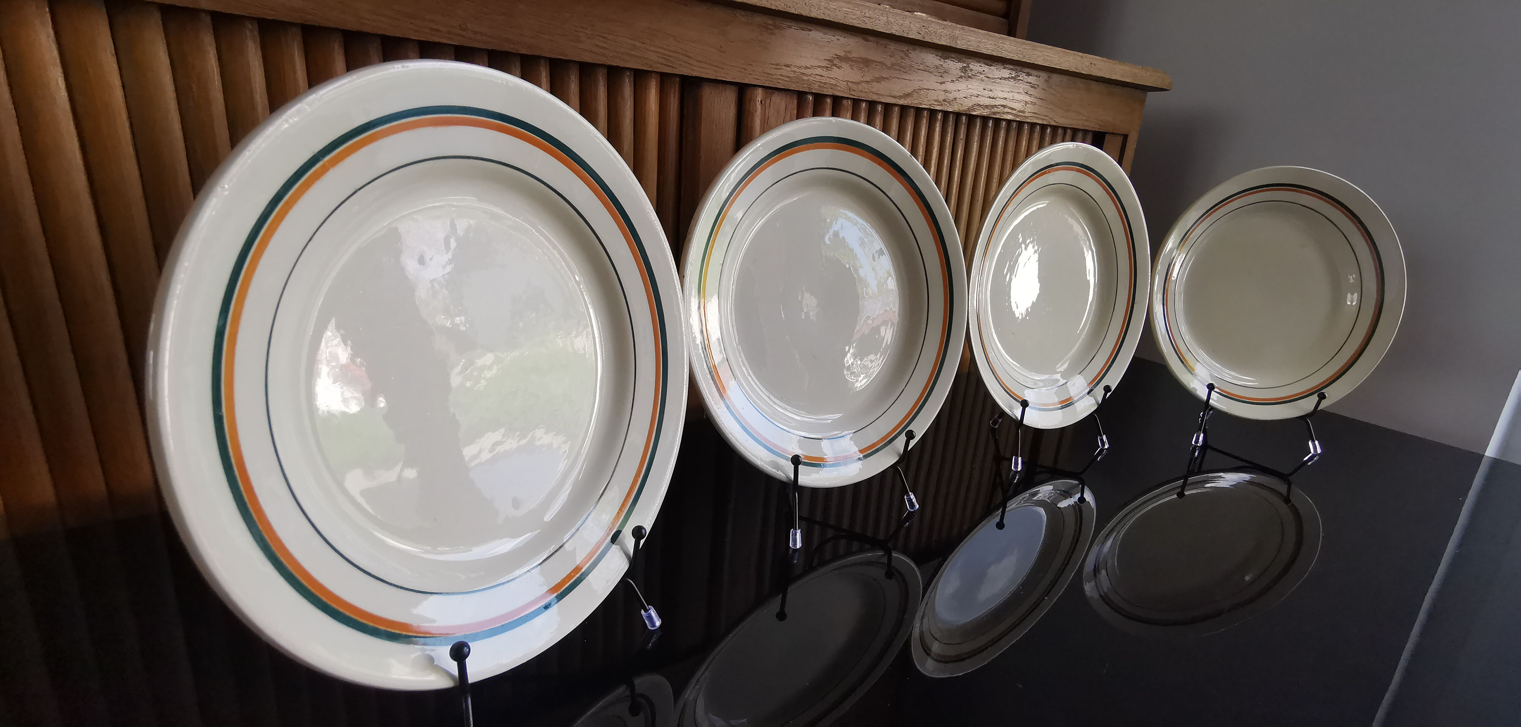 4 flat plates in earthenware, St Amand, Newton service