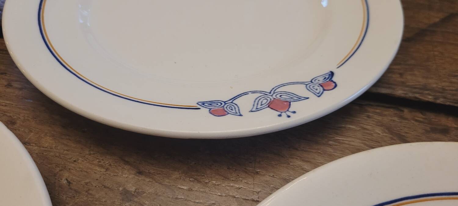 Assiettes terre de fer début XX ème