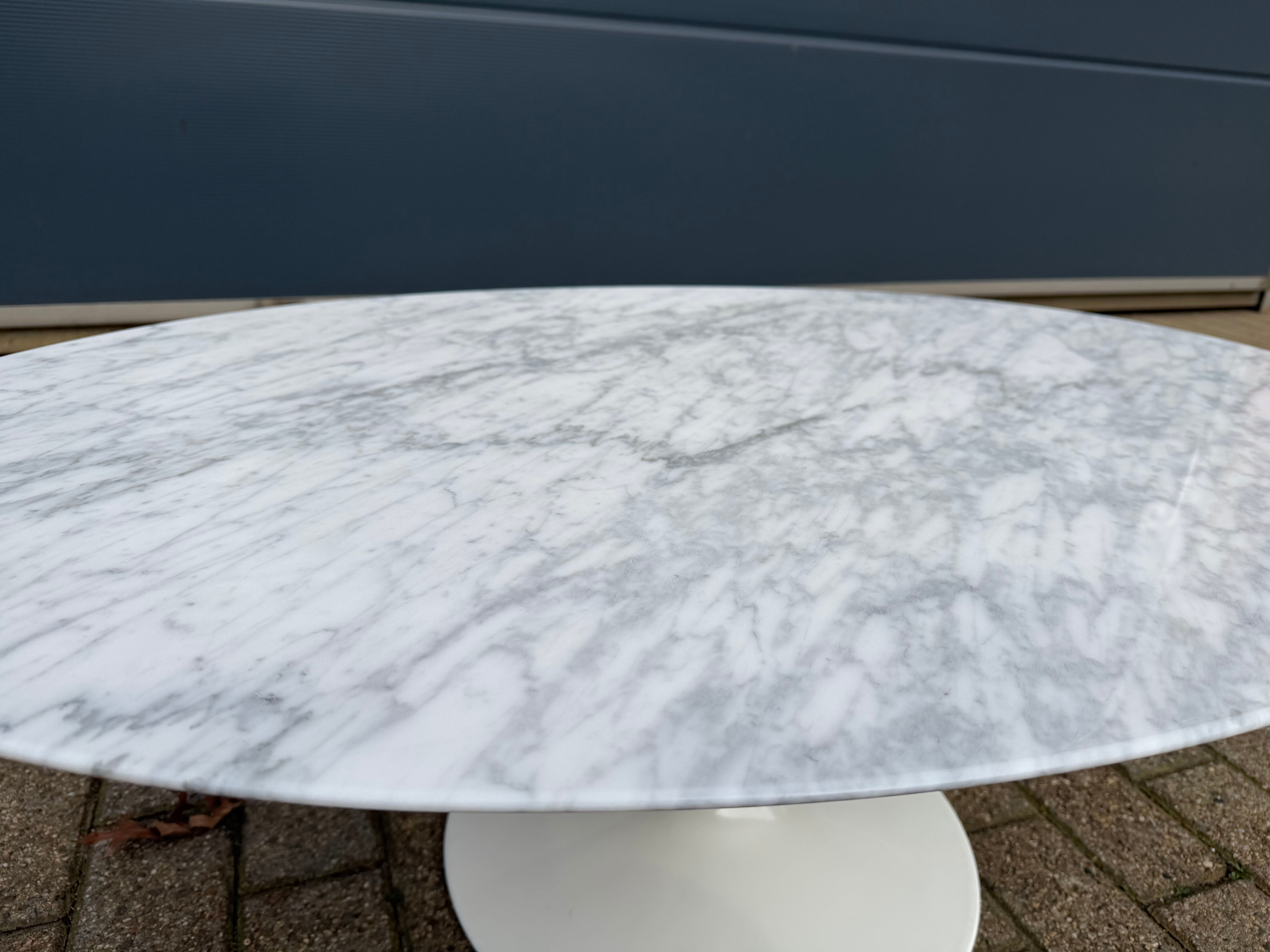 Original oval coffee table Knoll Tulip Eero Saarinen Carrara