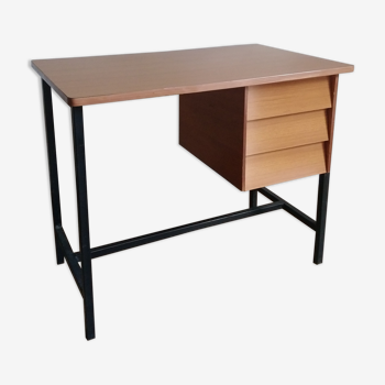 Desk in formica