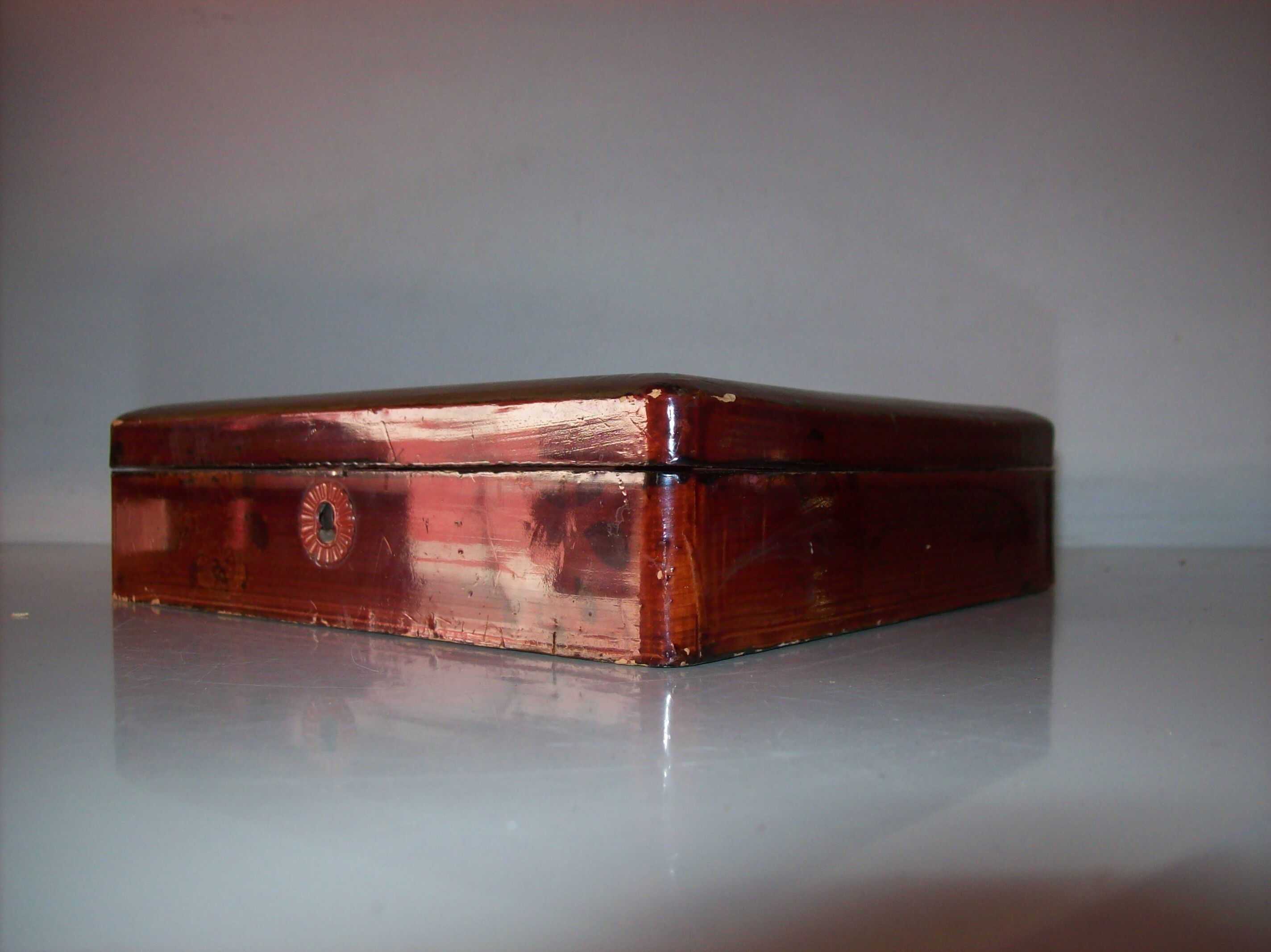 Old box decorated with birds