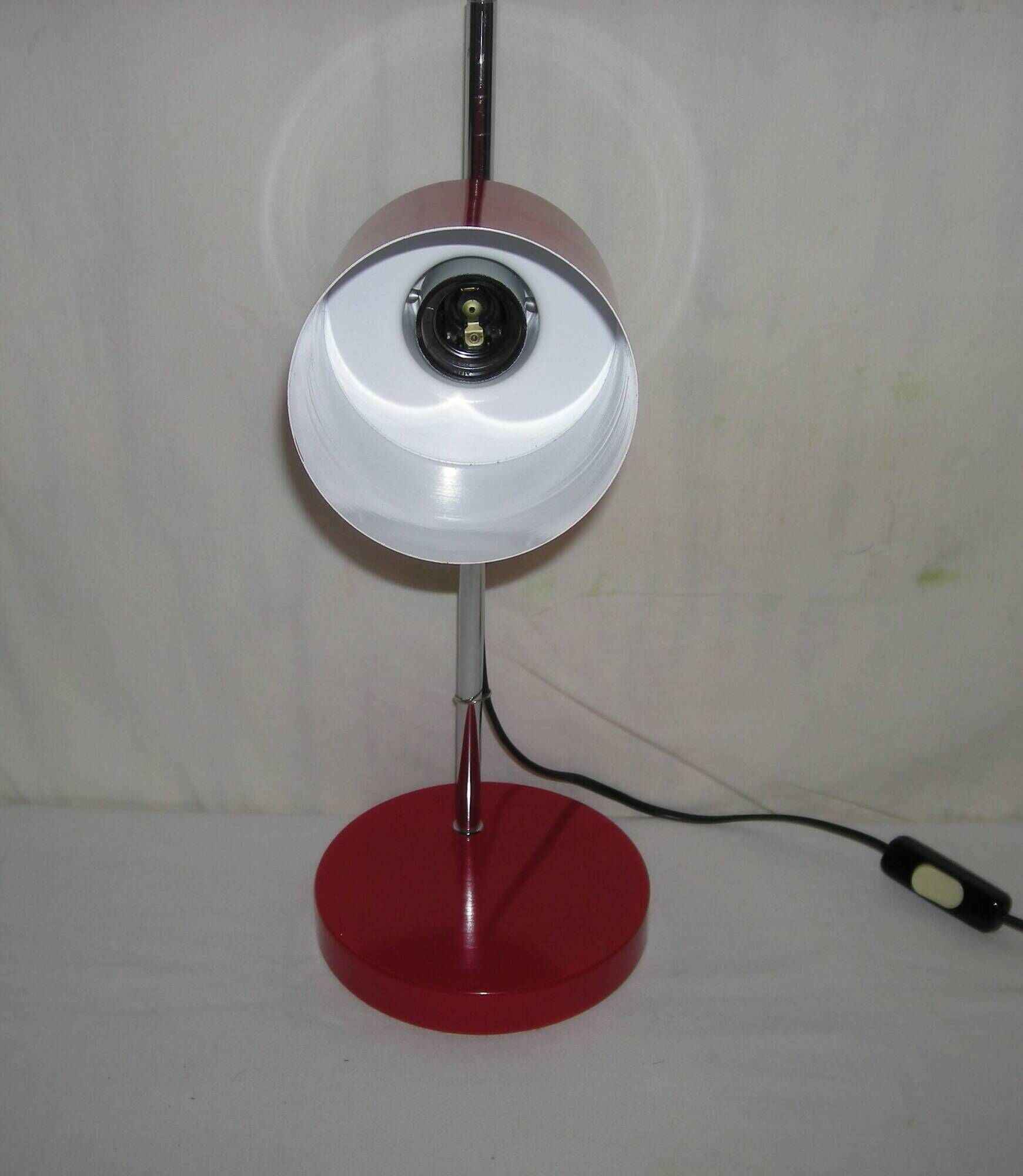 Sliding red desk lamp from the 1970s.
