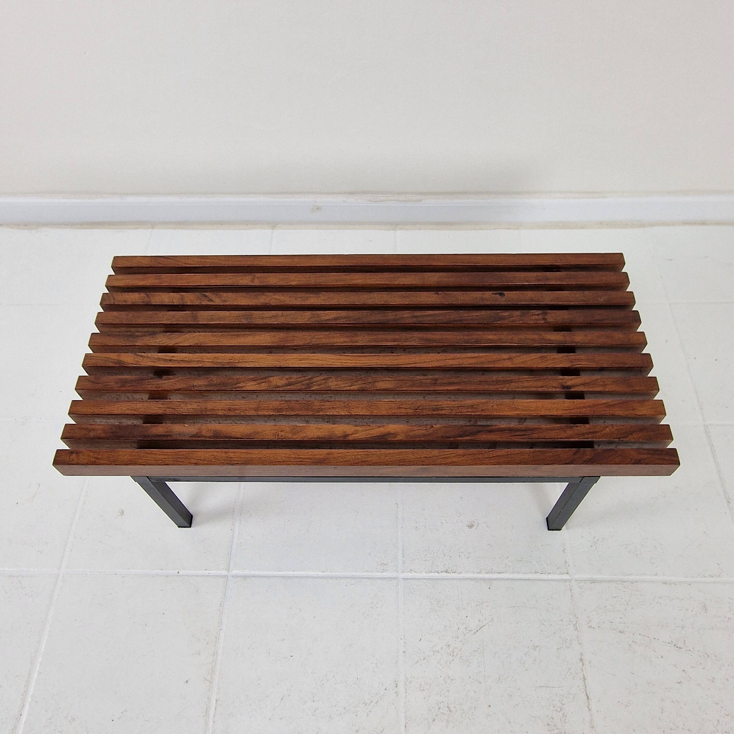 Banc en bois à lattes italien / table basse, 20e siècle