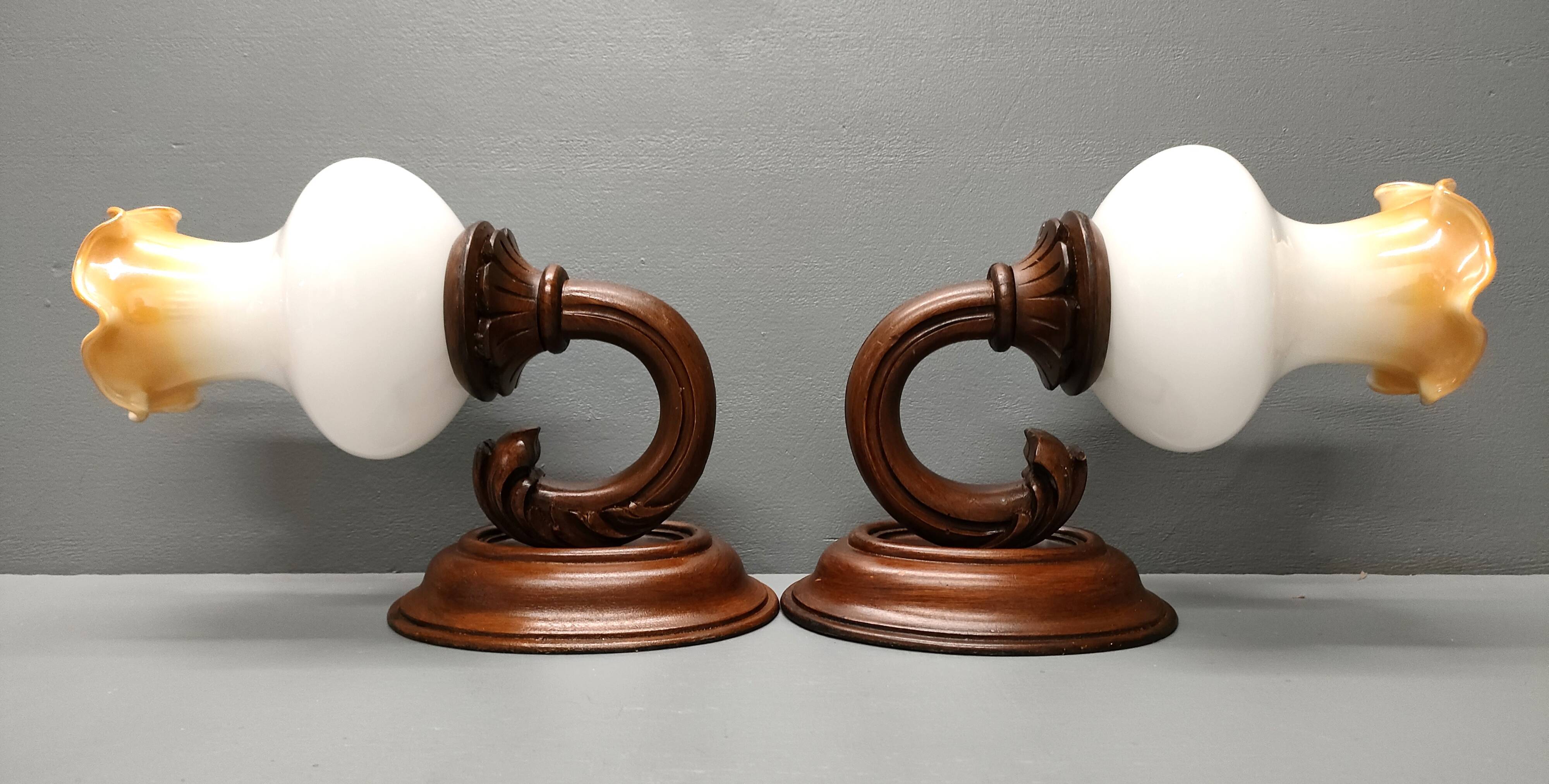 Paire d'appliques murales art-déco ~ verre opalin teinté ~ bois sculpté ~ France ~ 40's