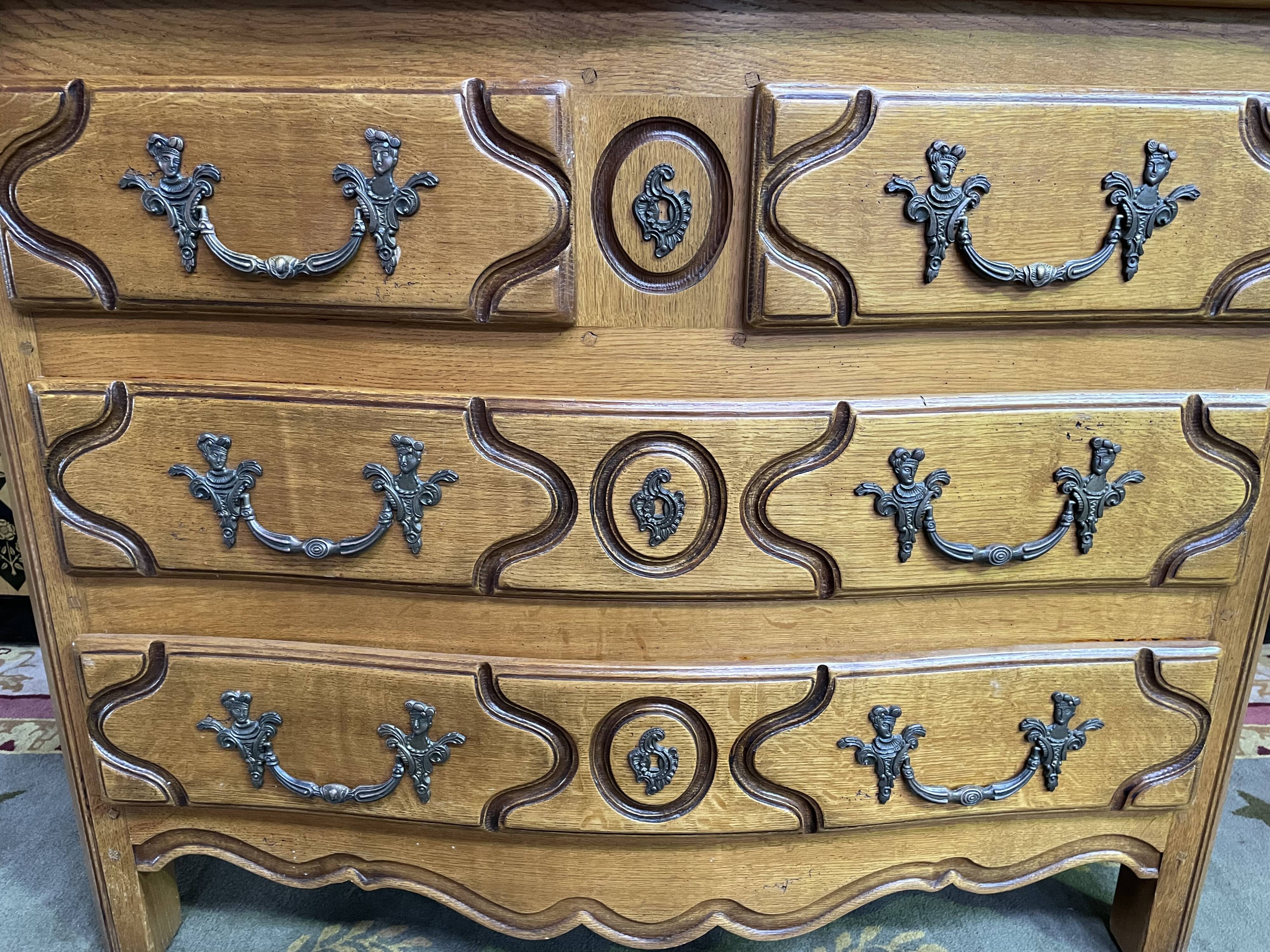 Parisian chest of drawers in solid oak Louis XIV style