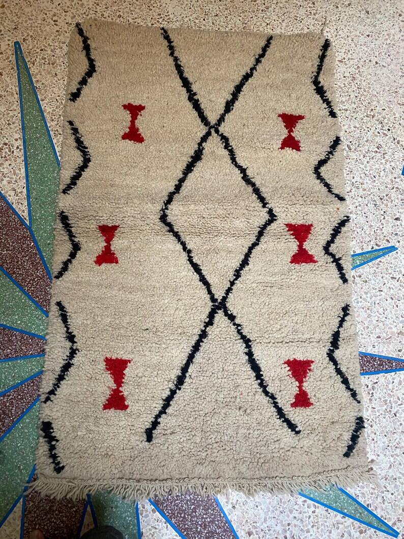 Moroccan Berber rug decorated 250cmx150cm