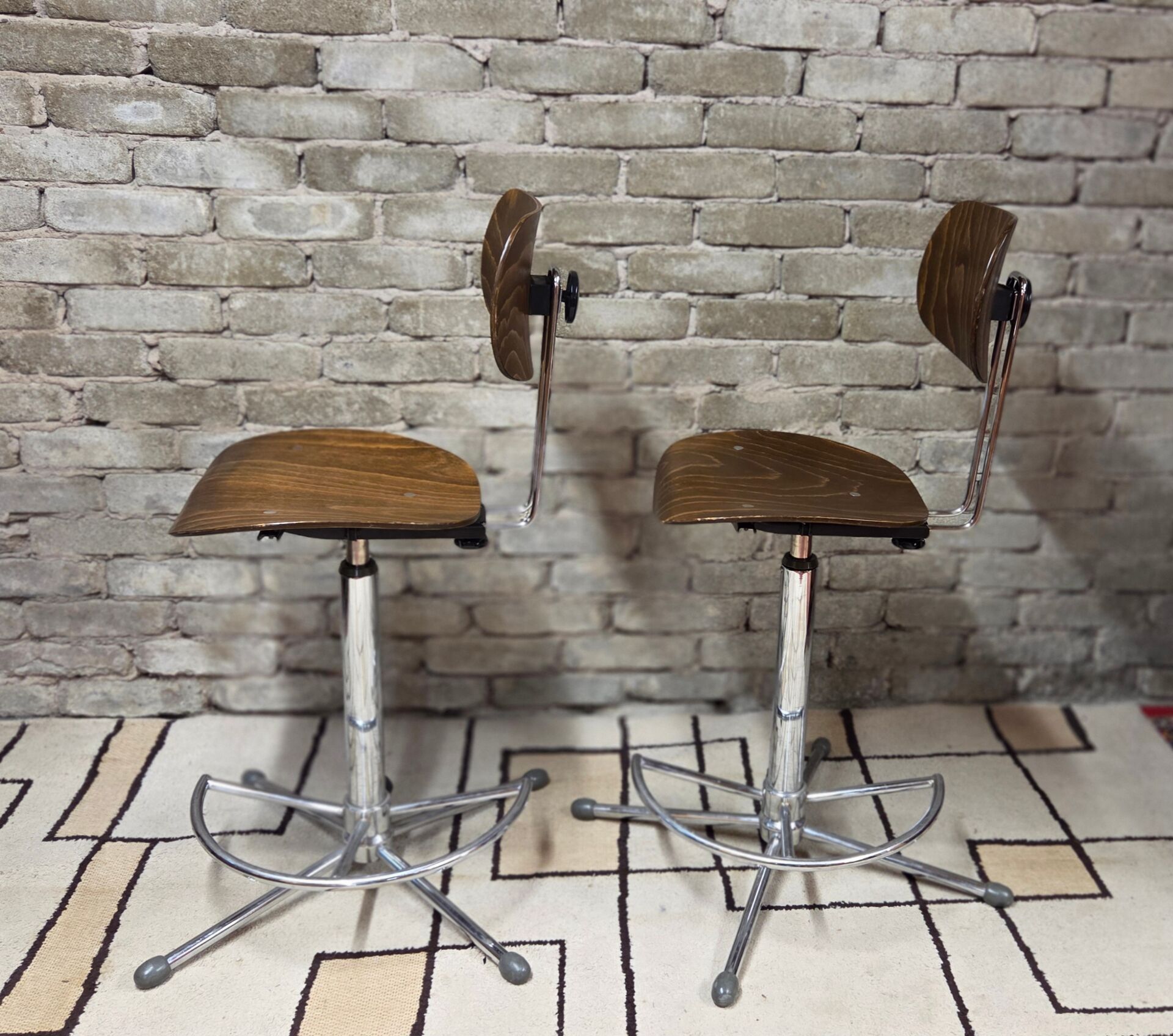 Paire de chaises d’orchestre SE 68 par Egon Eiermann, années 70