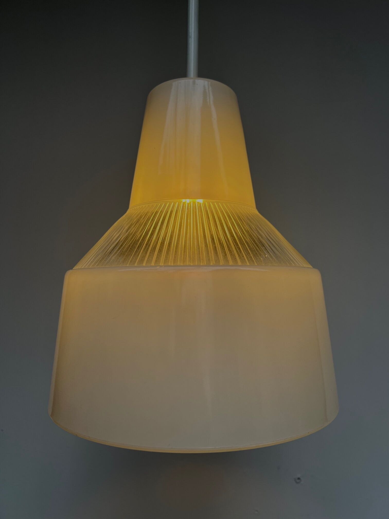 Holophane suspension en verre rv2 prismopal 1972  ø 24 cm