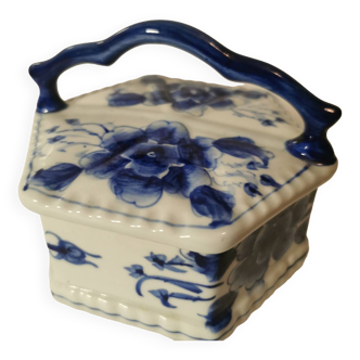 Candy box / jewelry box / empty pocket in blue ceramic, hand-painted in Thailand