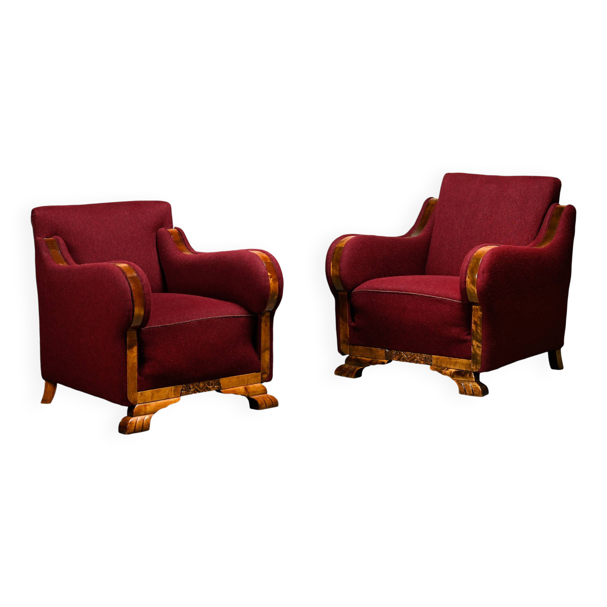 Paire de fauteuils Art déco d'ébéniste danois, revêtus de tissu de laine bordeaux