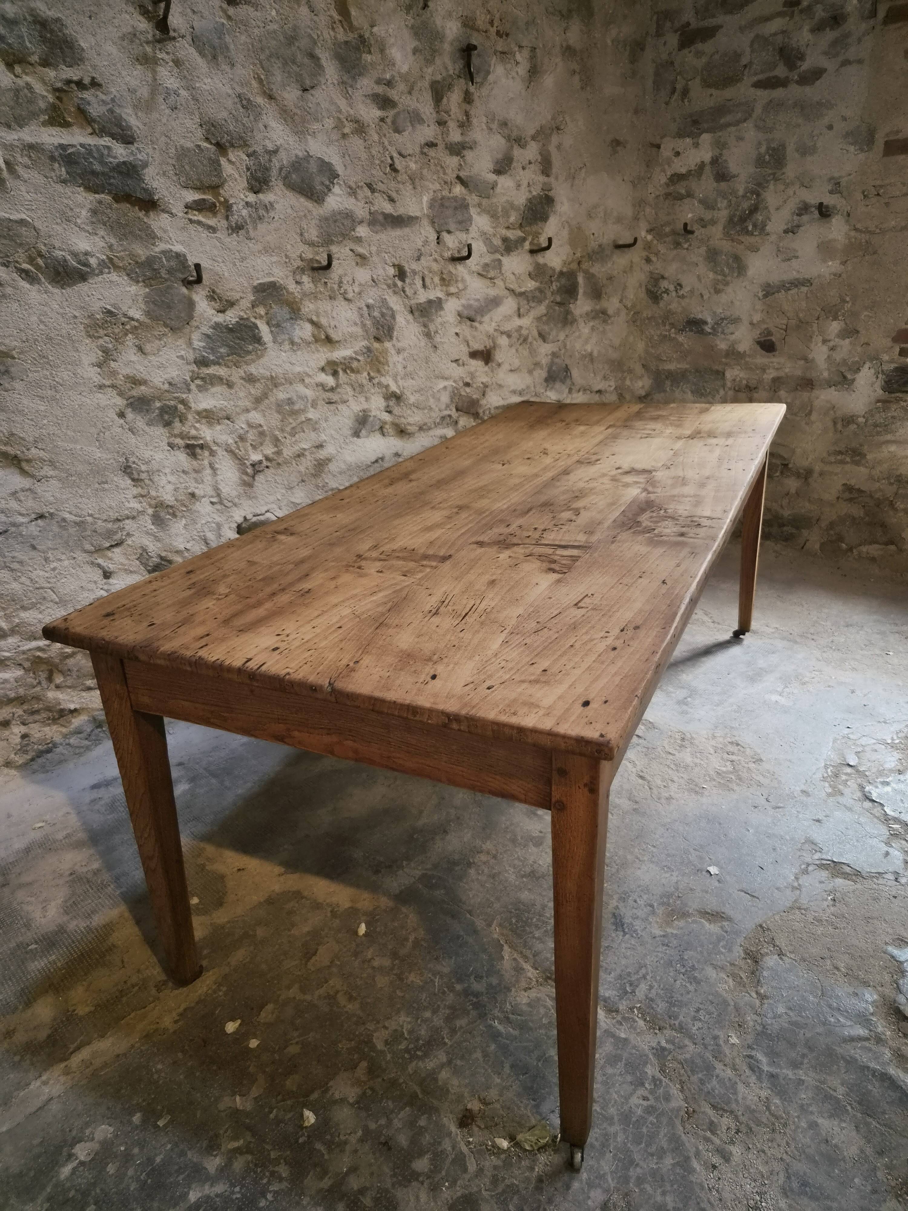 Antique French farmhouse dining table in oak and poplar, 1850–1900