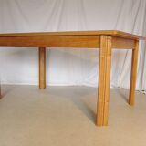 Extendable rectangular table in blond wood