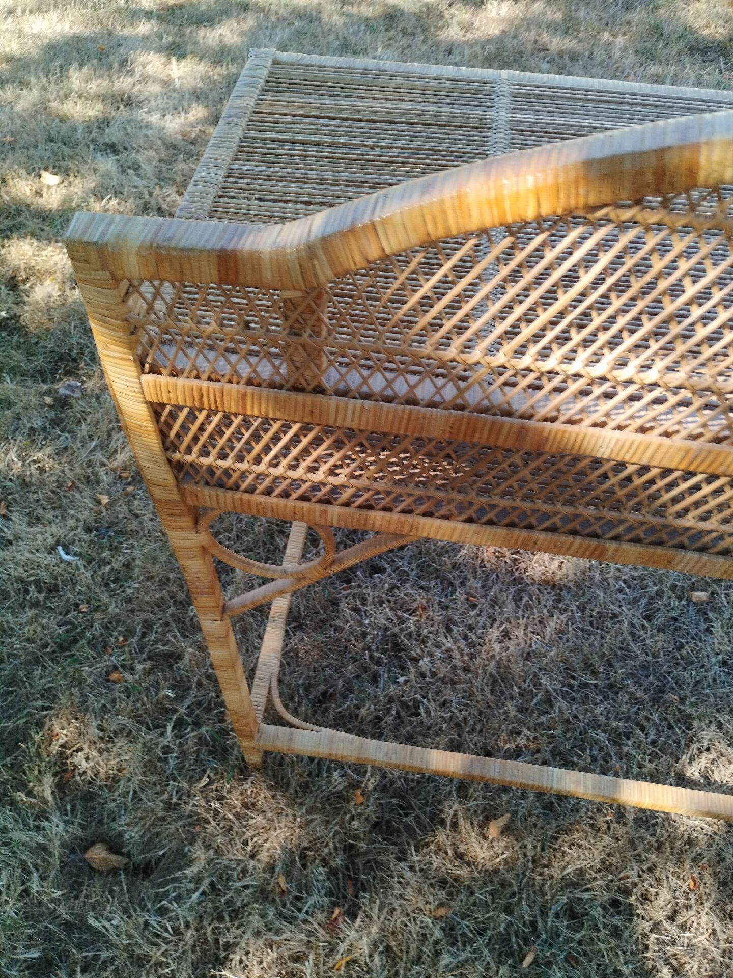 Bureau ancien en rotin osier vintage