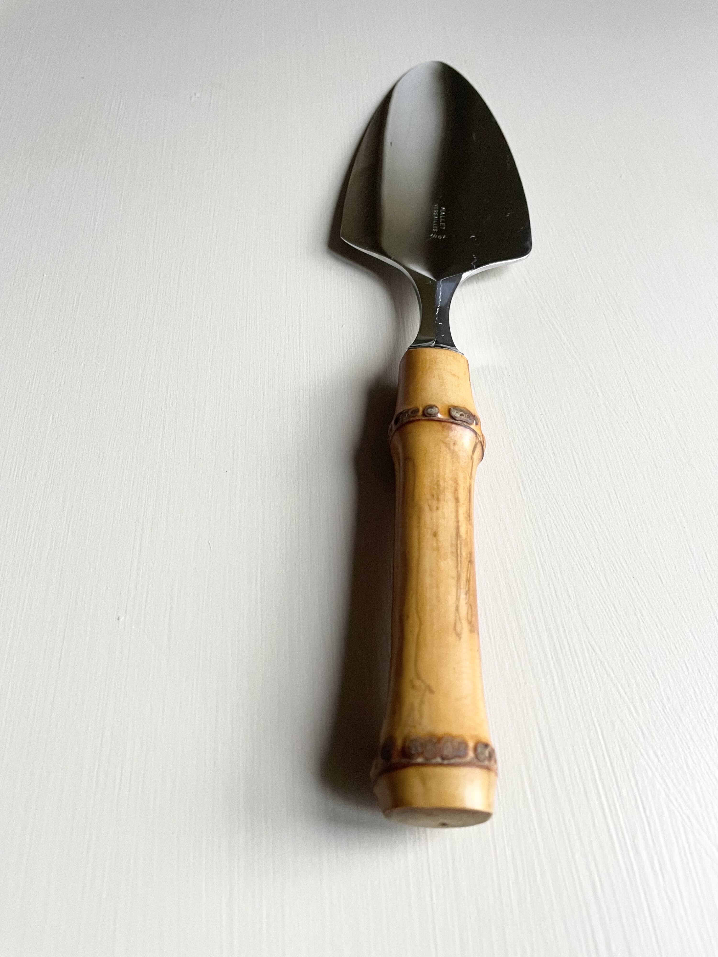 Serving cutlery with bamboo handles