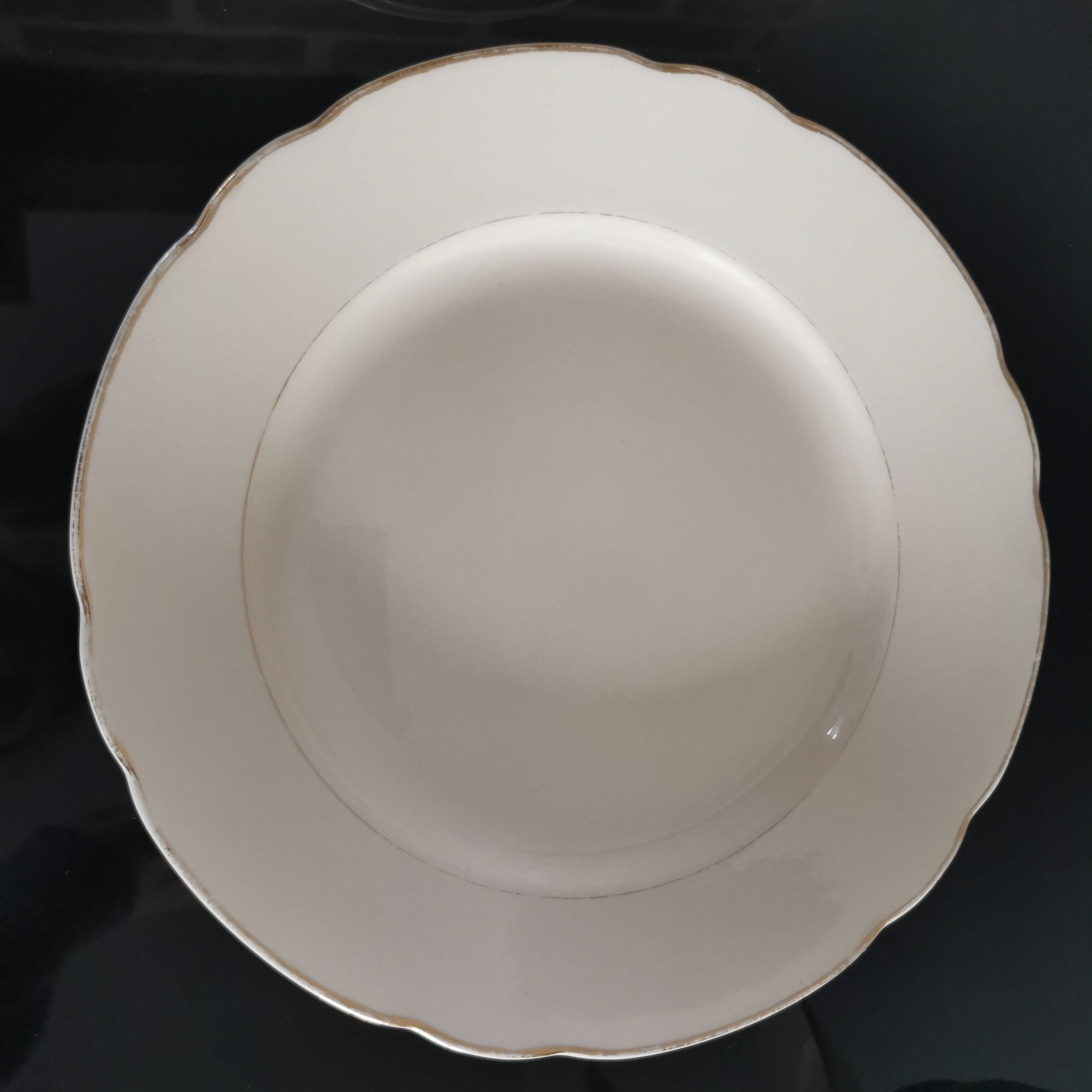 Set of 6 Villeroy and Boch flat plates in ivory color and gold edging
