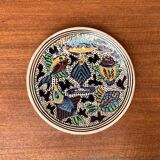 Vintage wall plate in hand-painted ceramic, 1970s.