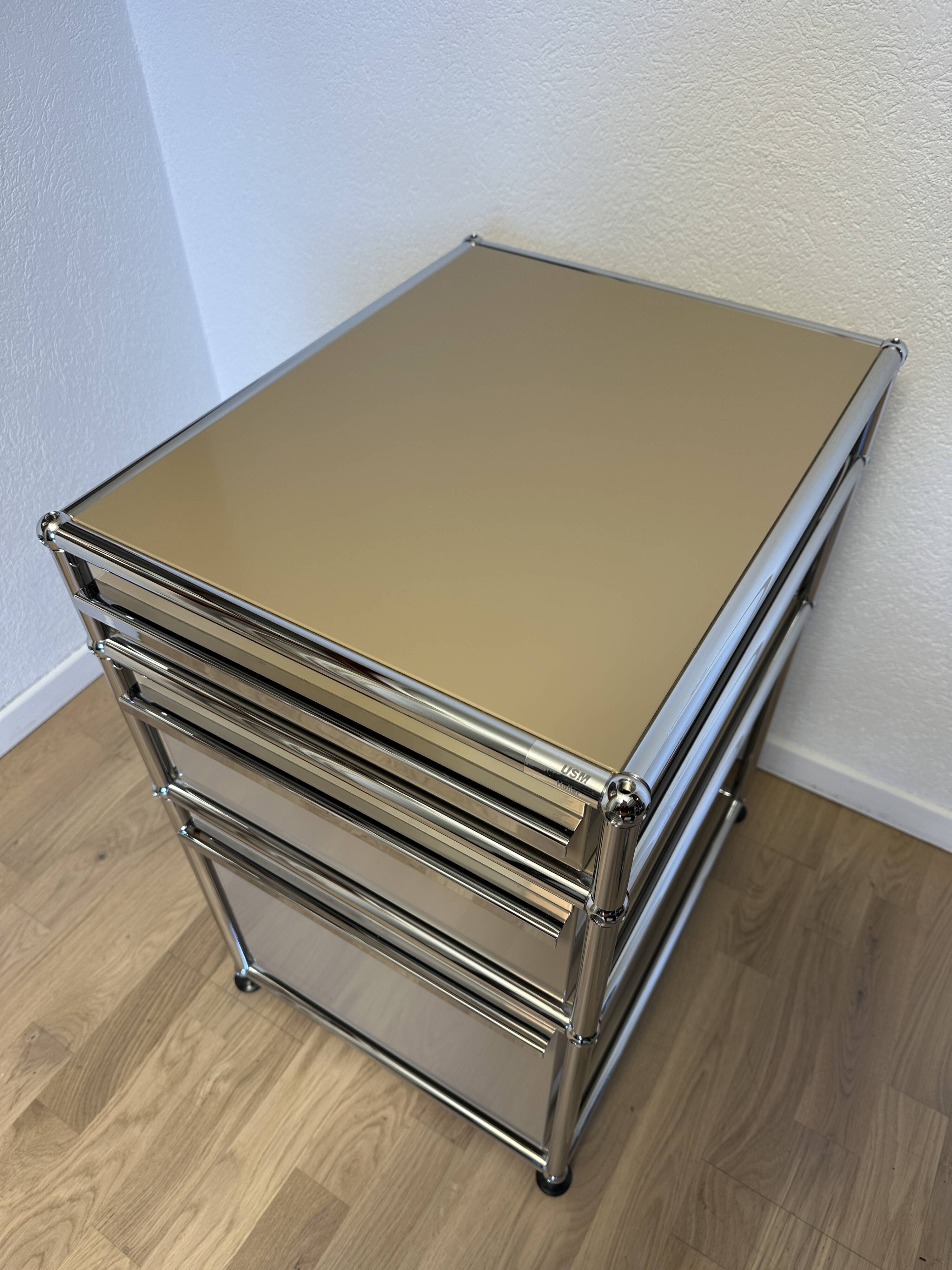 Caisson sur pieds USM Haller en Beige