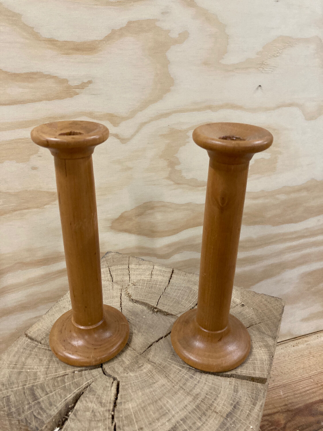 Paire de bougeoirs scandinaves en bois