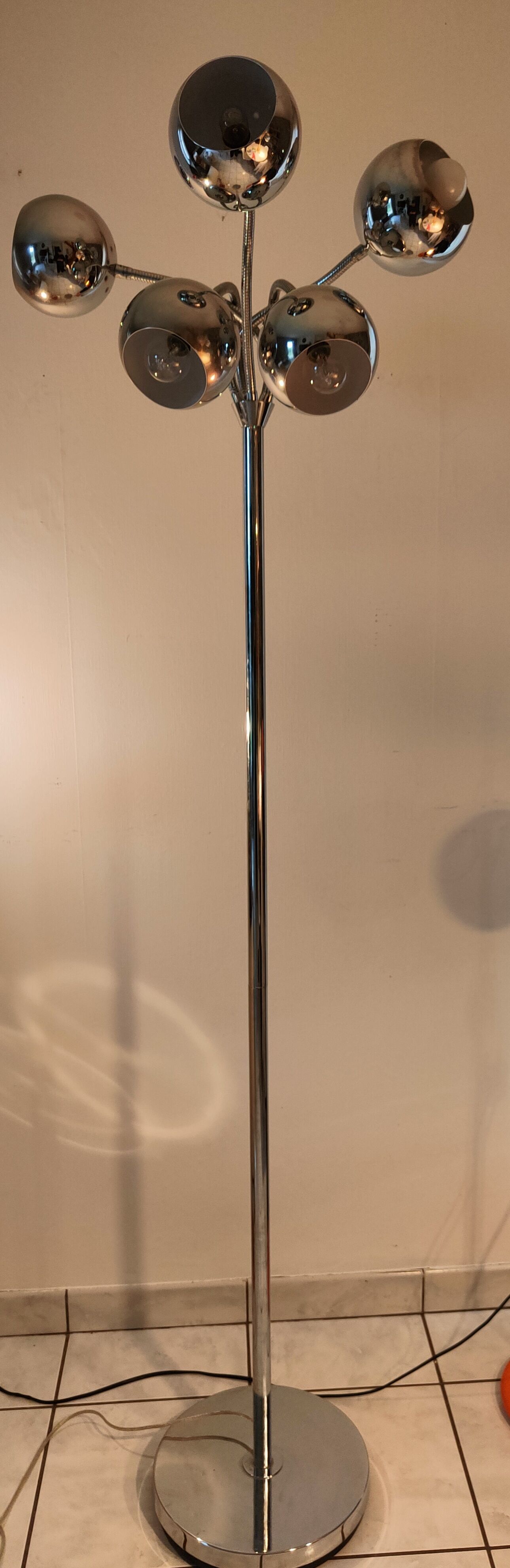 Articulated eyes ball floor lamp