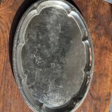 Large oval engraved platter in silver-plated metal 34x45.