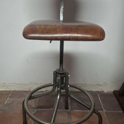 Chaise haute pour table à dessin