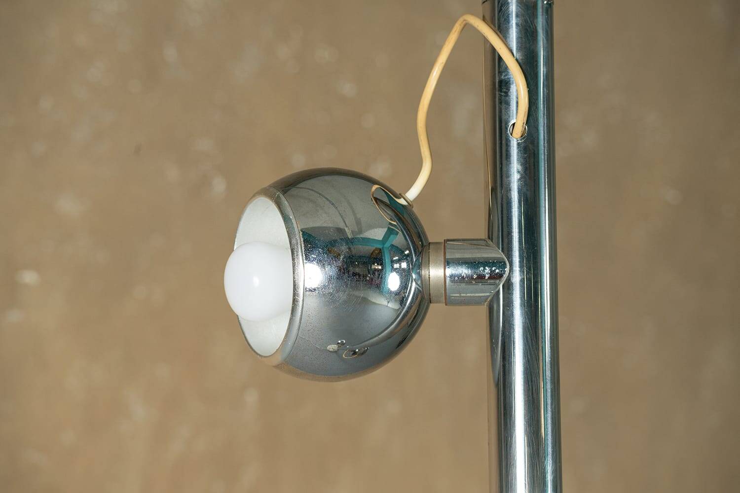 Floor lamp in aluminium with magnetic bulbs, Italy 1970s