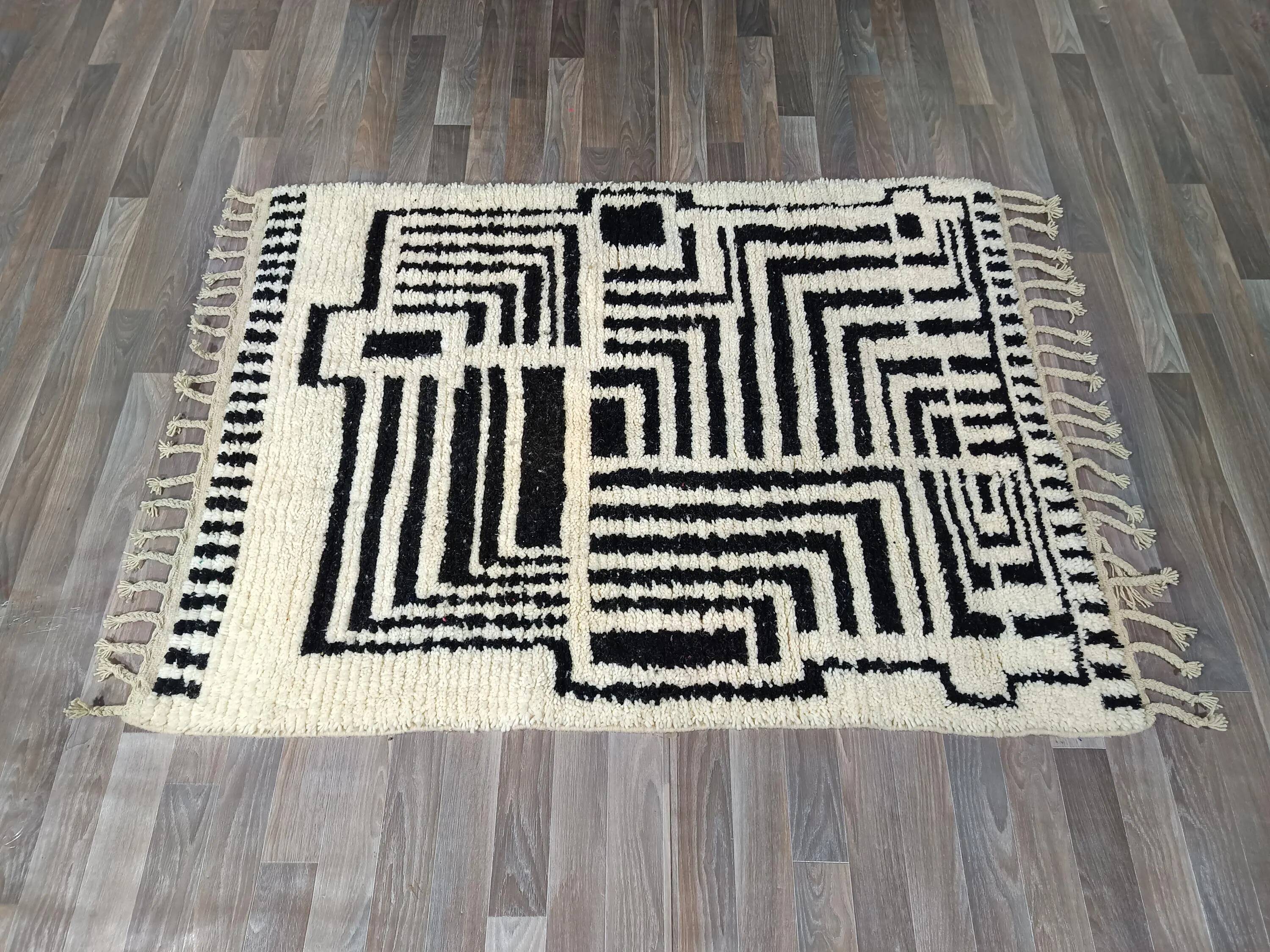 Handmade traditional carpet 250cm x 150cm Moroccan