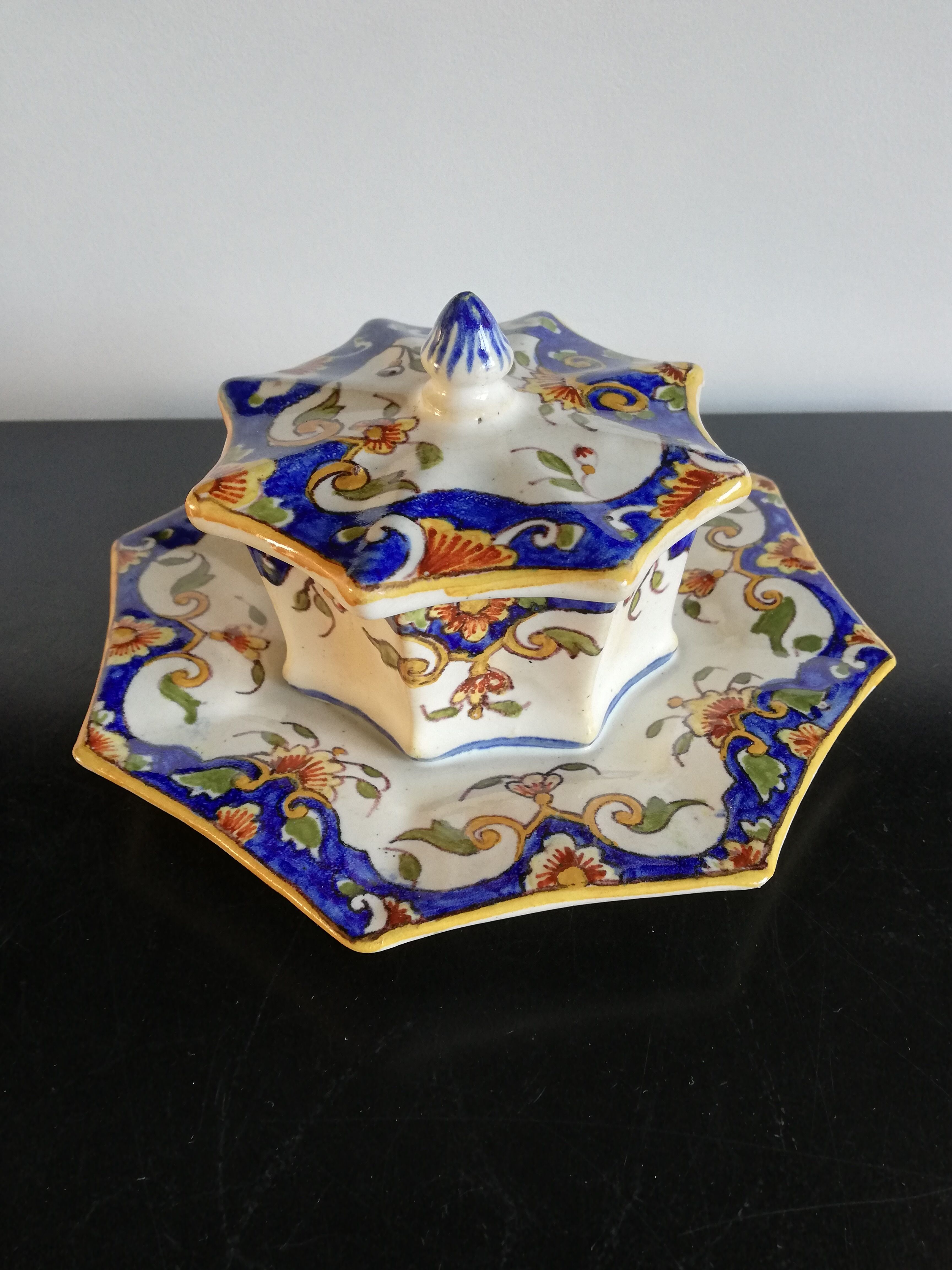 Former butter earthenware of Desvres