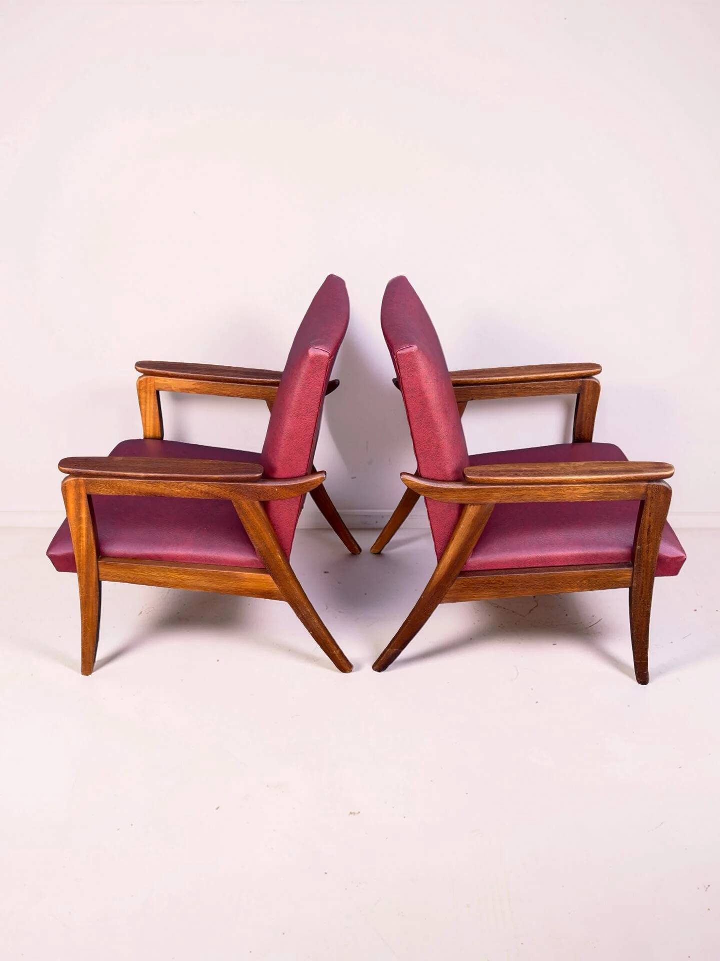 Vintage design armchair set – red skai and teak (1960s)