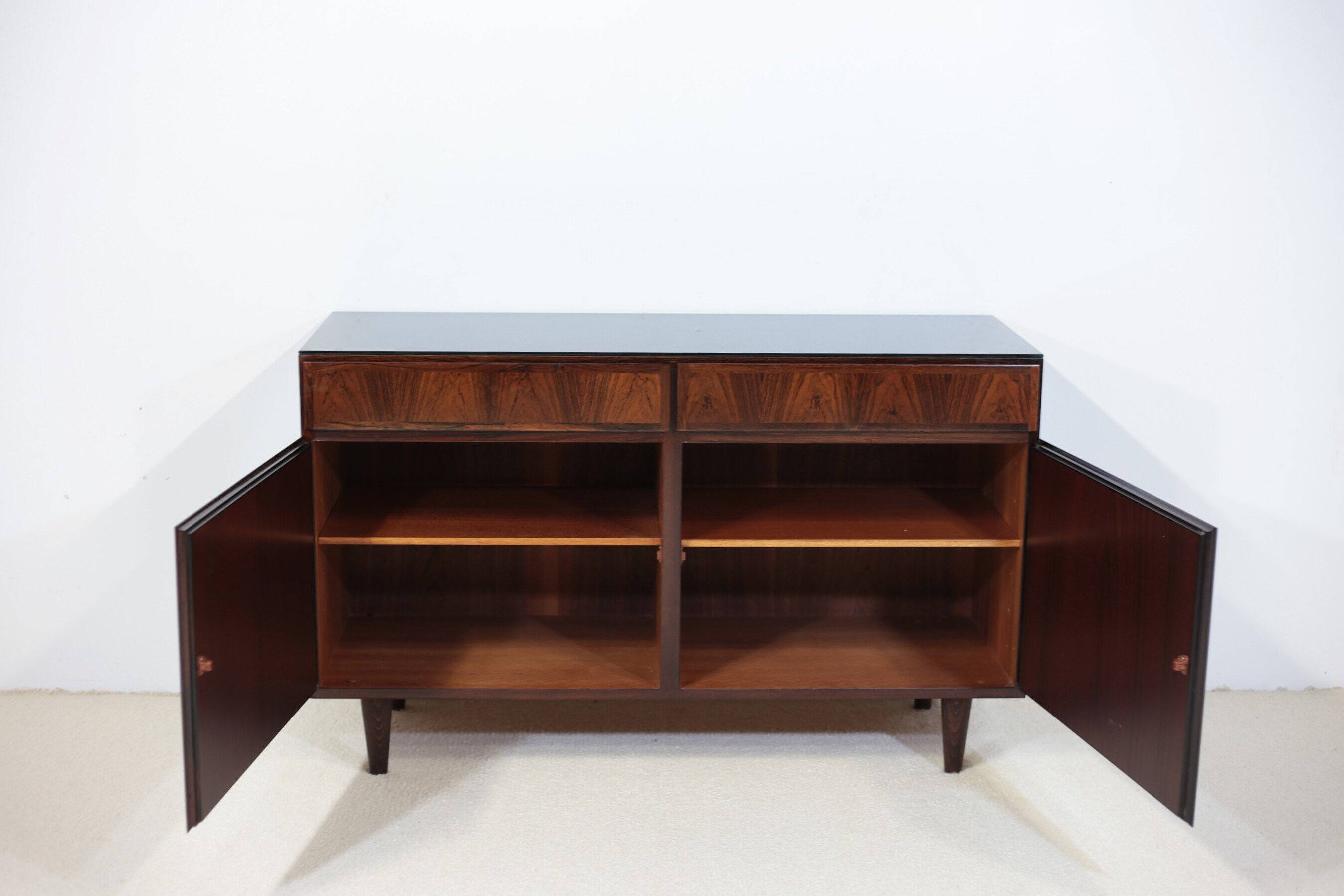 Omann Jun buffet in rosewood