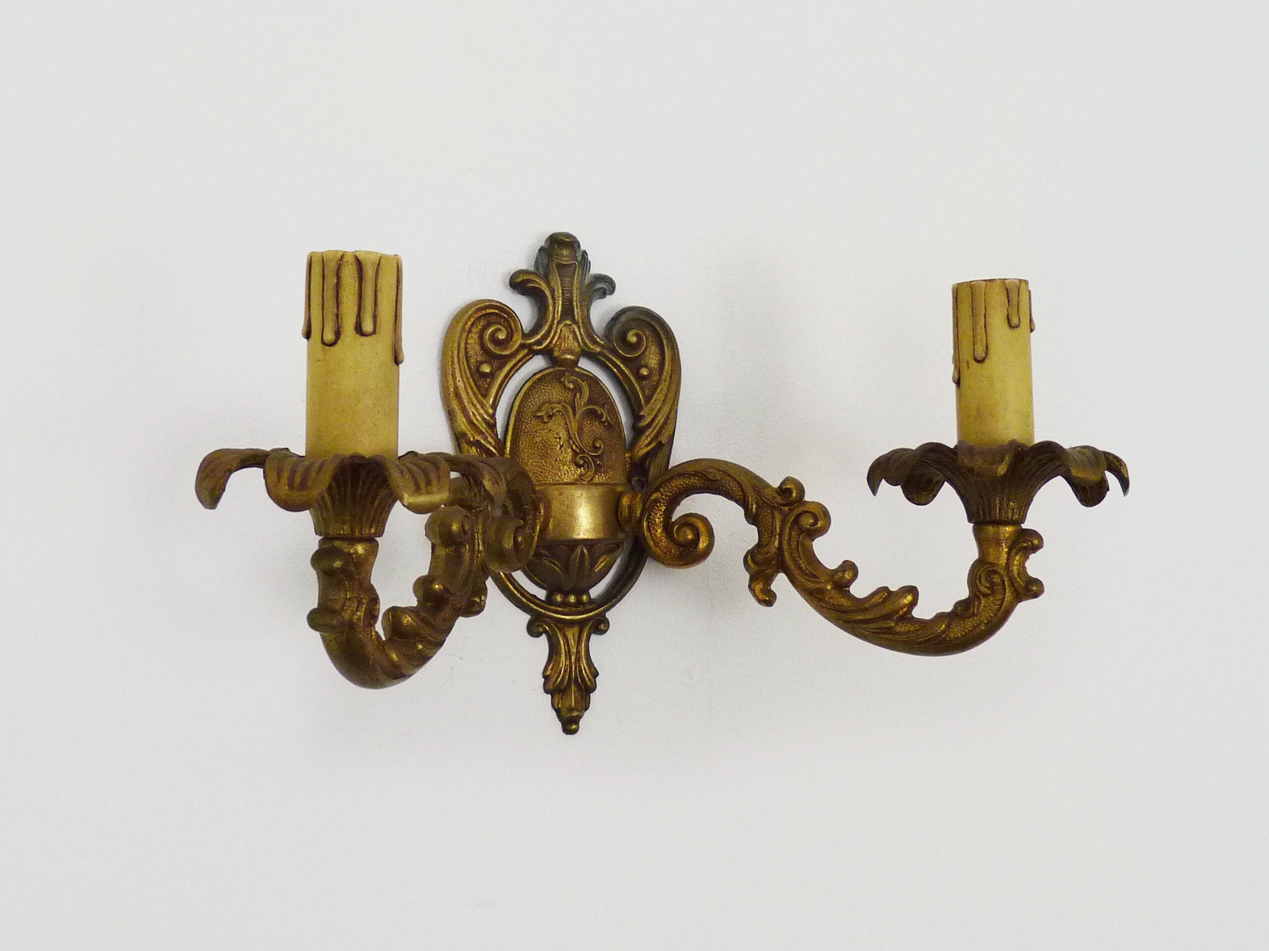 Old bronze wall lamp with 2 candles, years 50/60