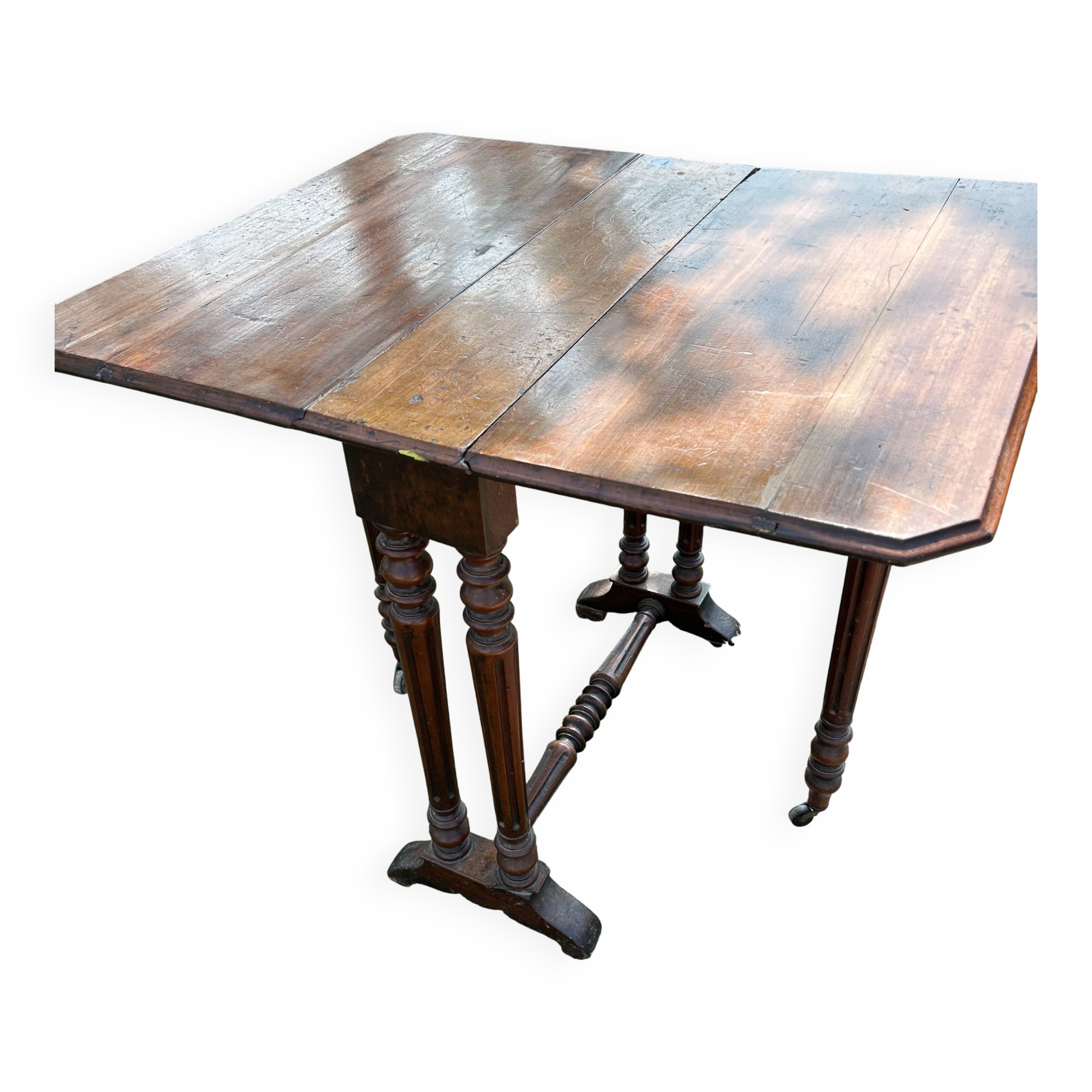 Folding side table on wheels