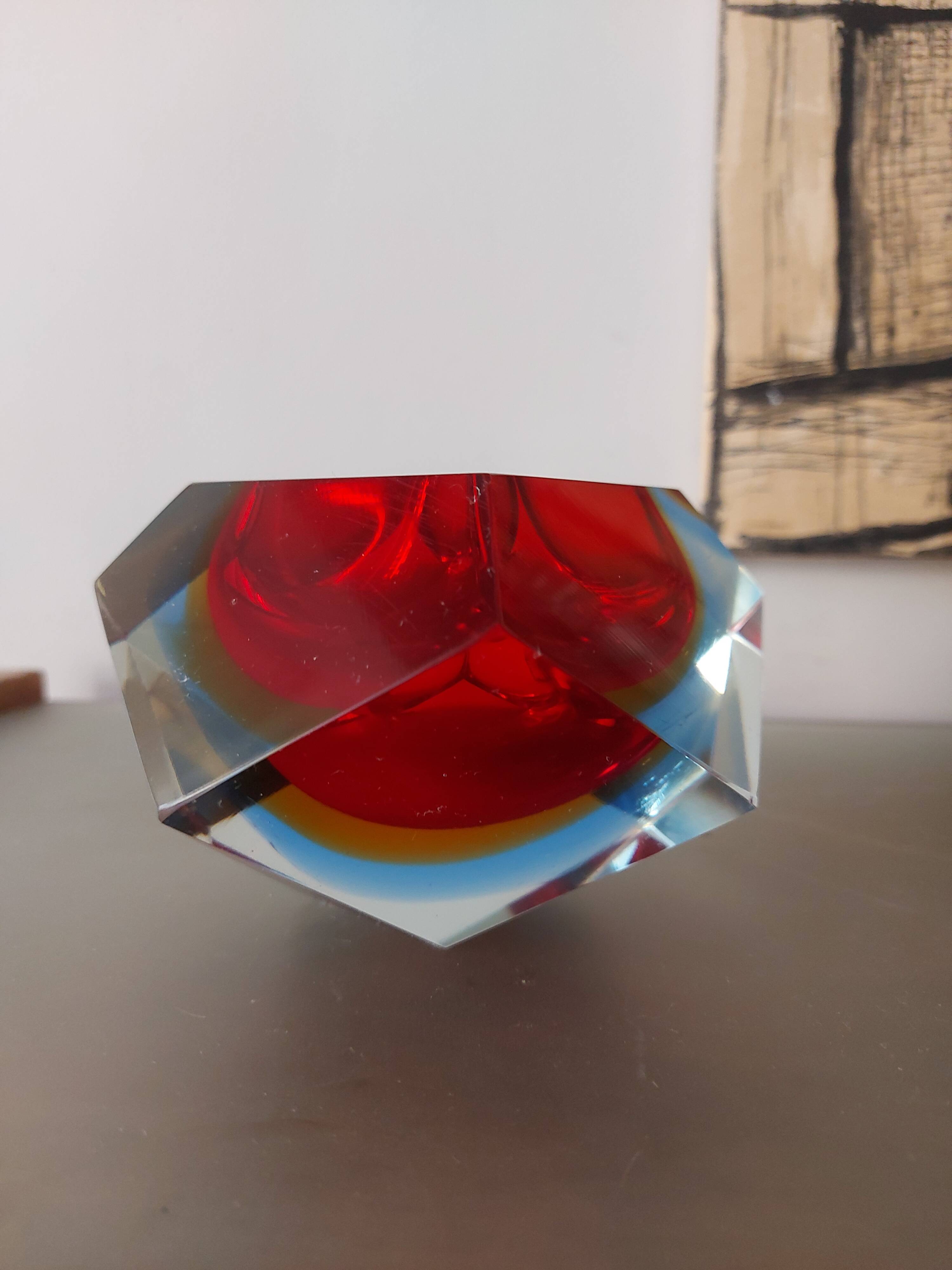 Empty pocket in Murano glass