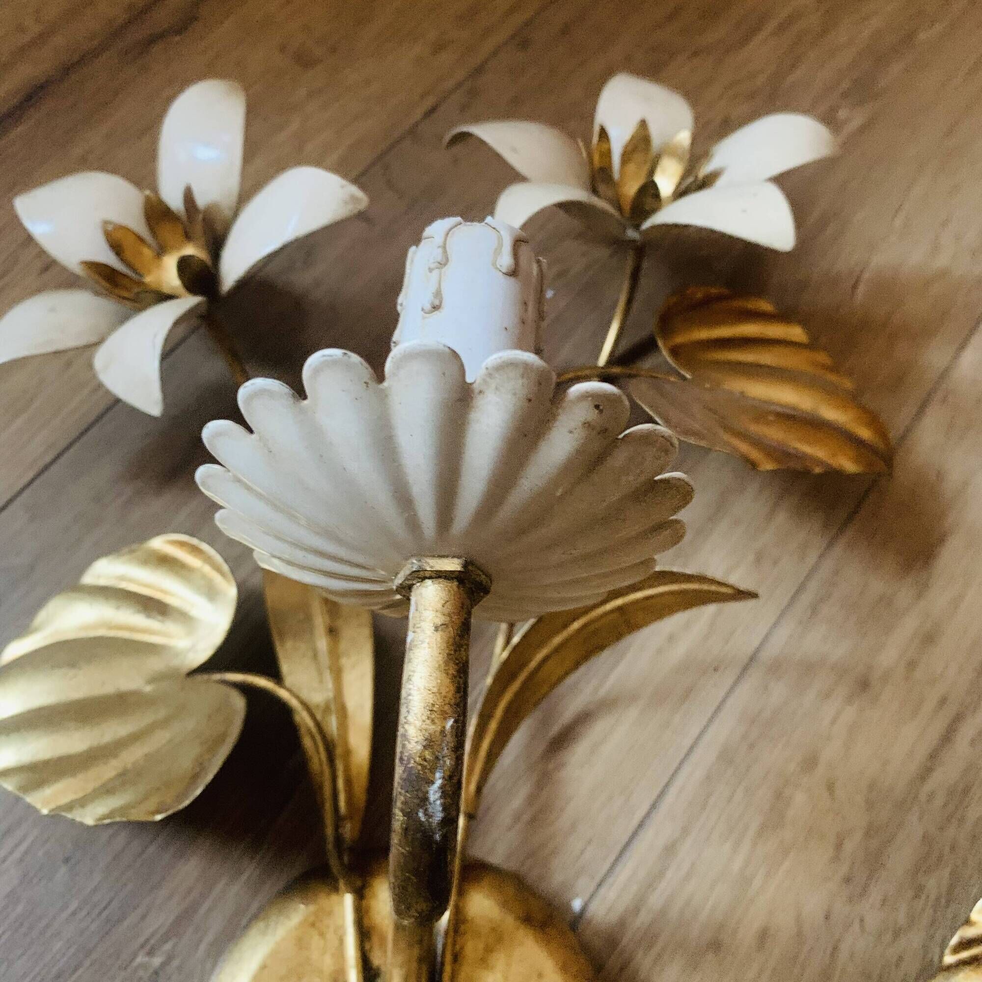 Pair of vintage Florentine wall lights in gilded metal – 1960s