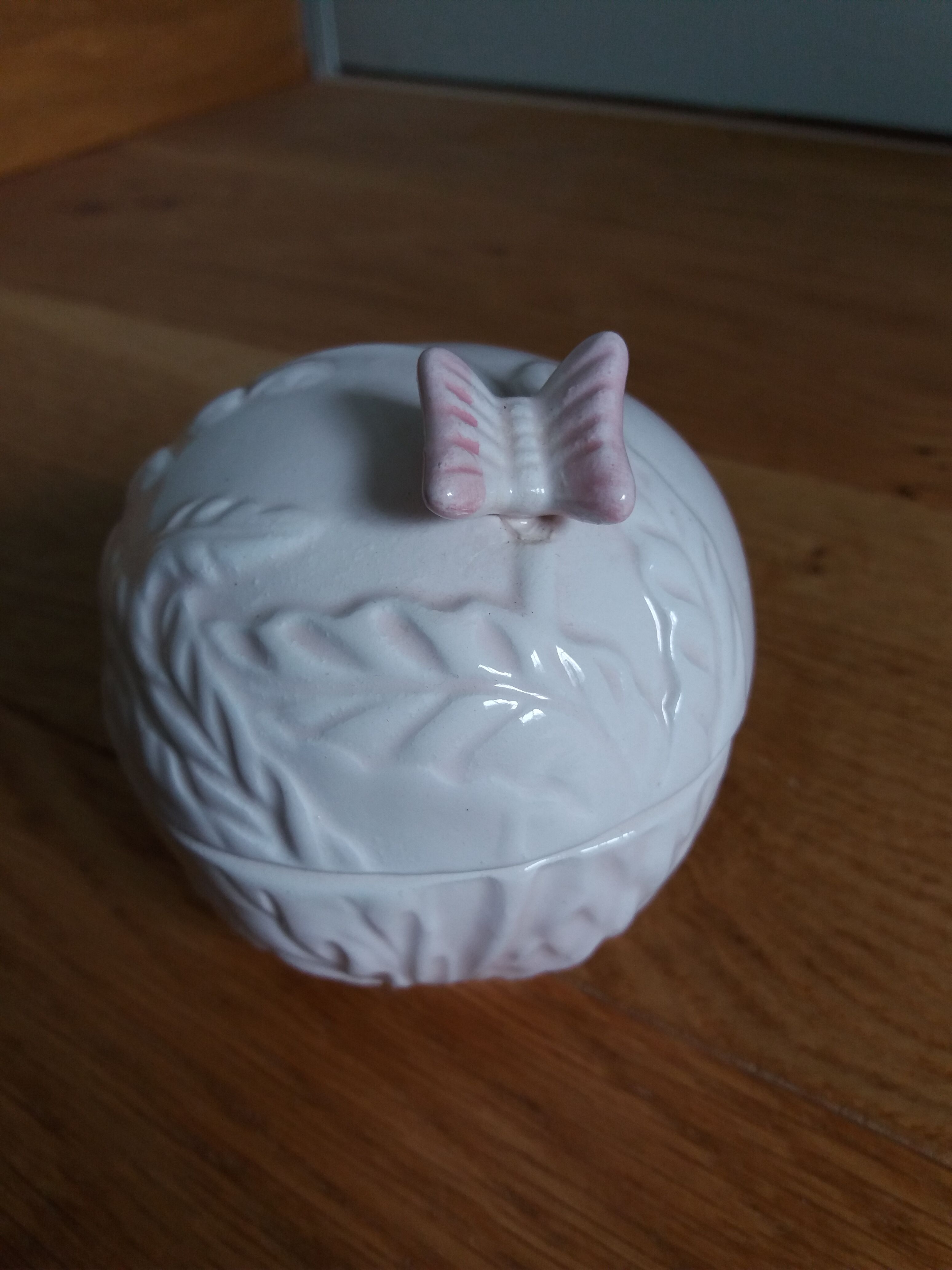 Spherical box in pink ceramic Willemse