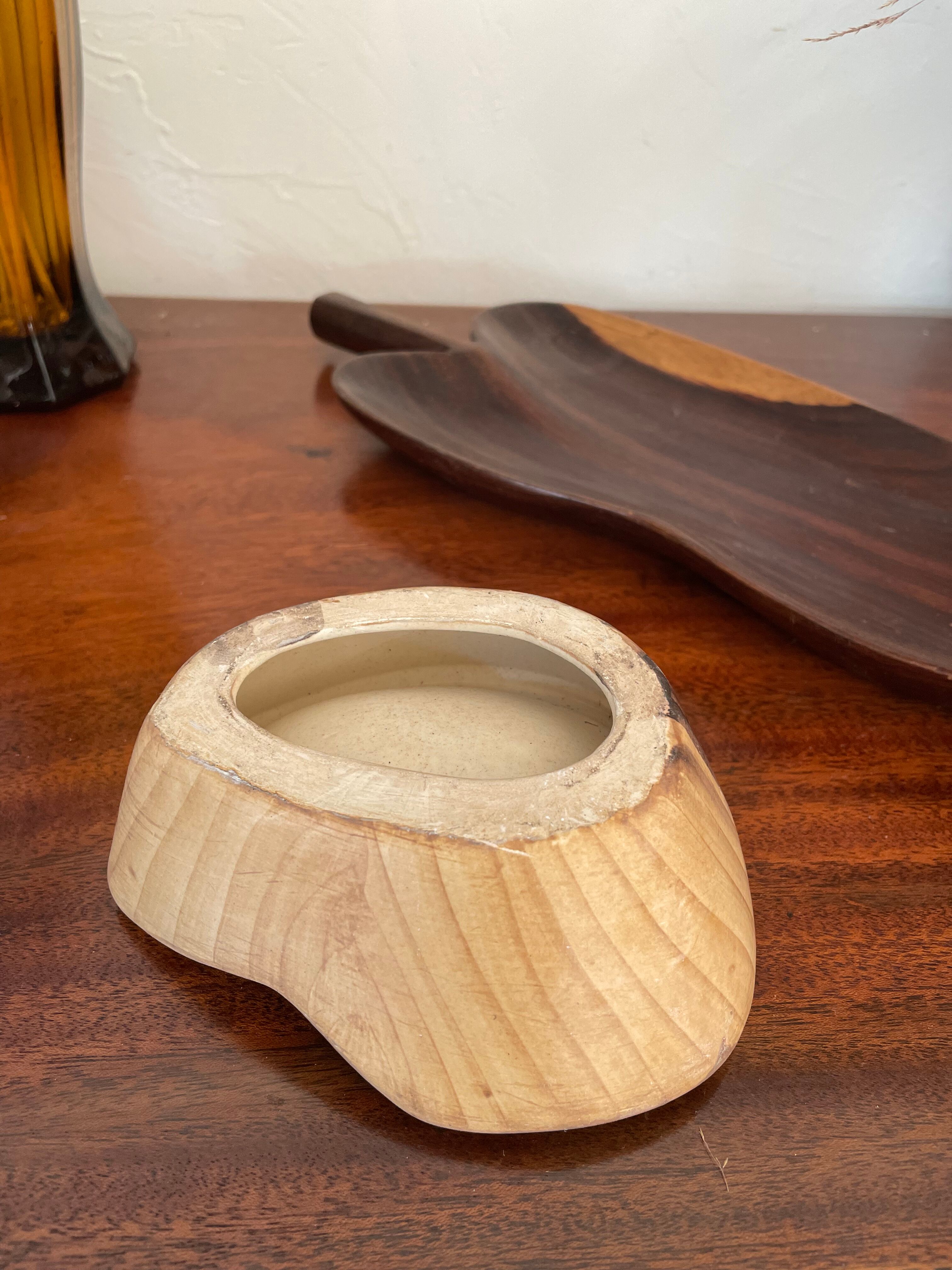 Wood-style ceramic ashtray
